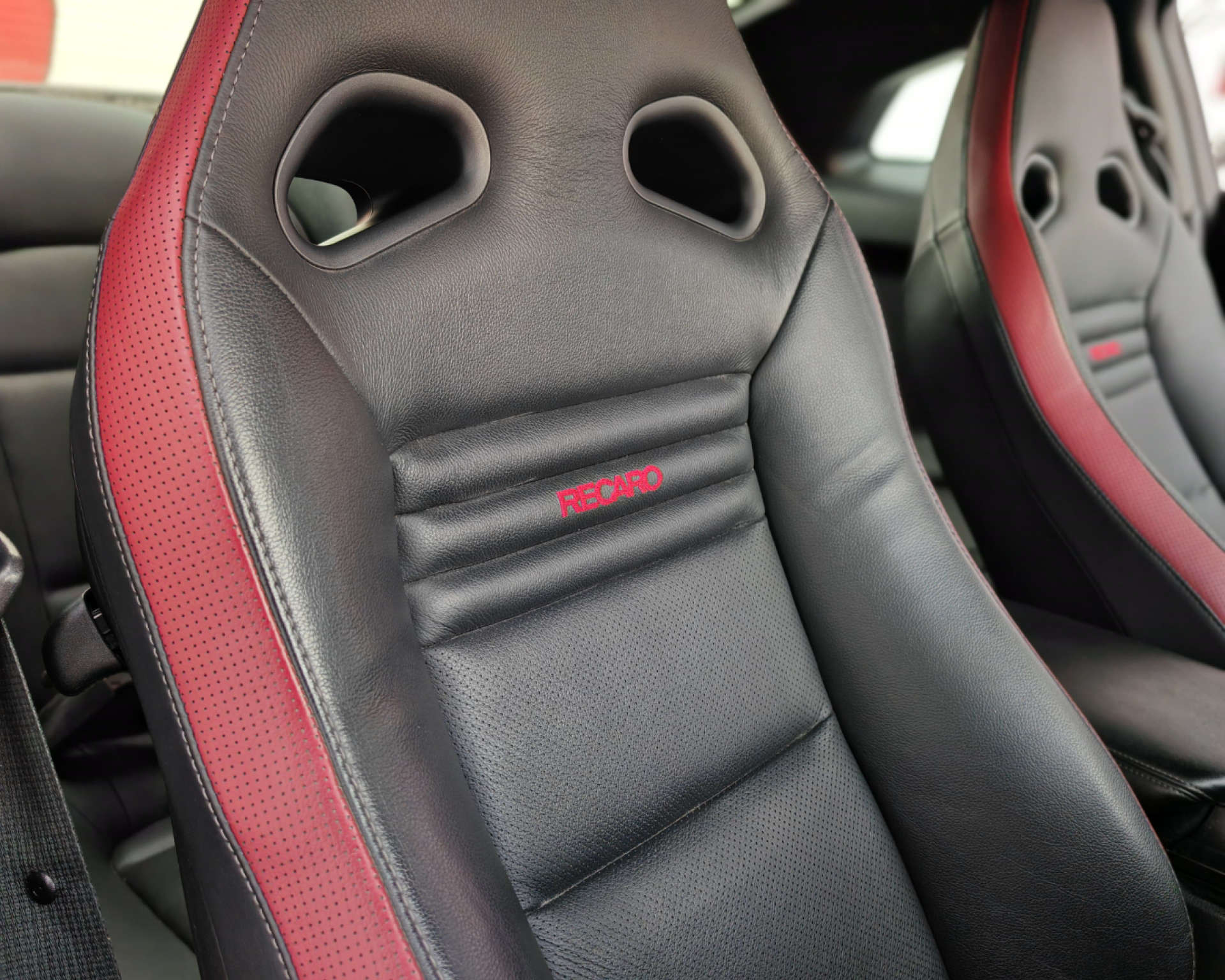 2013 NISSAN GT-R 3.8 GT-R Premium Edition Semi-Auto 4WD 2dr - vehicle photo 38 for sale on PureCar