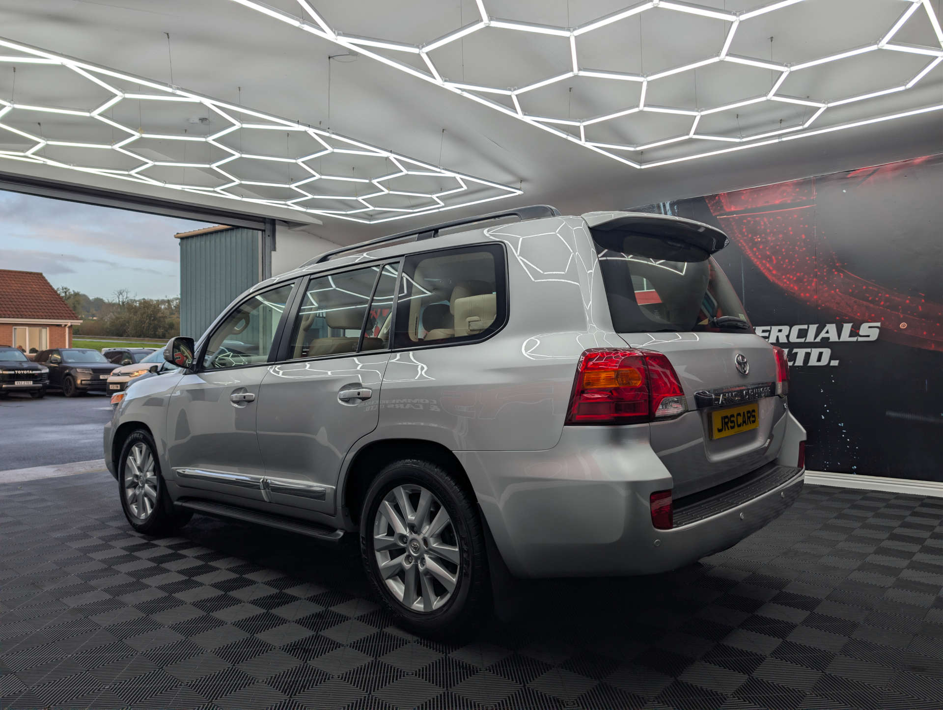 2015 TOYOTA LAND CRUISER V8 4.5 Land Cruiser V8 D-4D Auto 4WD 5dr - vehicle photo 4 for sale on PureCar