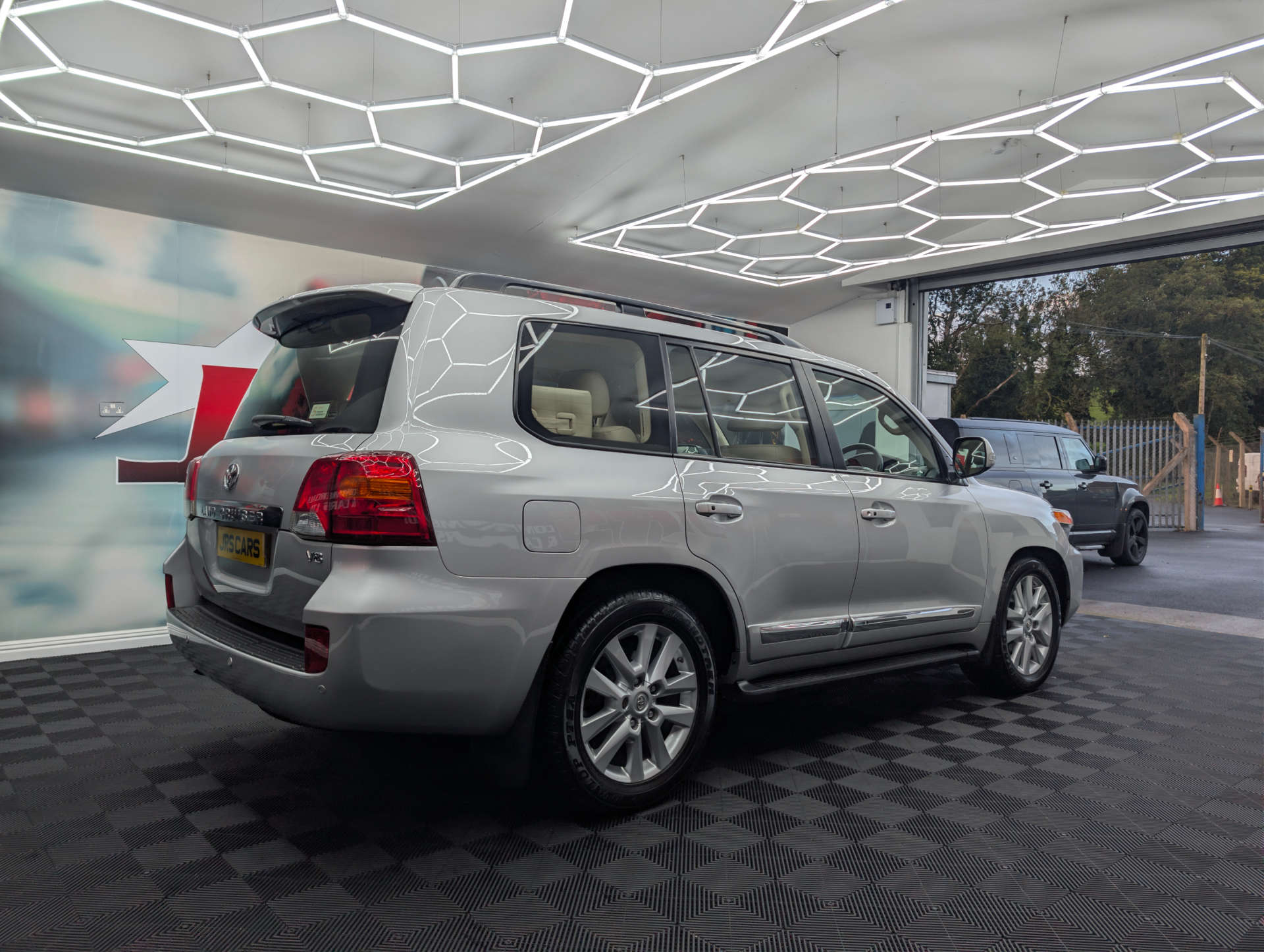 2015 TOYOTA LAND CRUISER V8 4.5 Land Cruiser V8 D-4D Auto 4WD 5dr - vehicle photo 6 for sale on PureCar