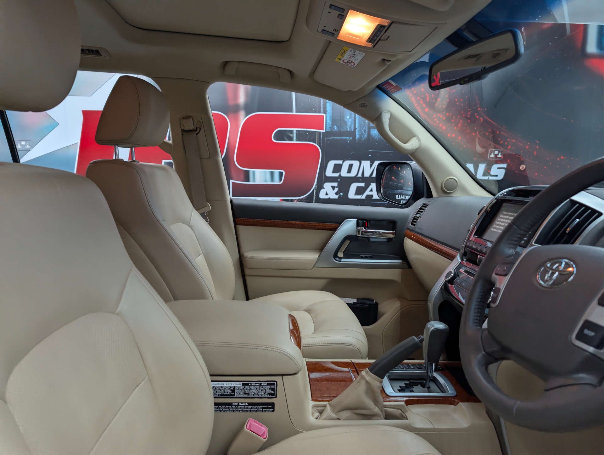 2015 TOYOTA LAND CRUISER V8 4.5 Land Cruiser V8 D-4D Auto 4WD 5dr - vehicle photo 8 for sale on PureCar