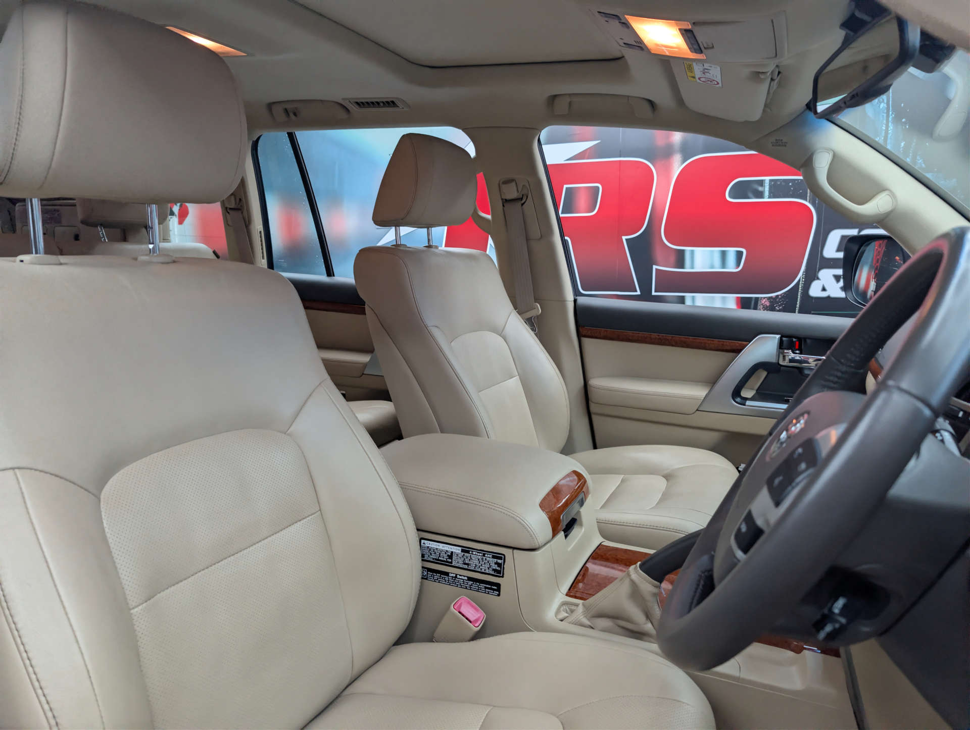 2015 TOYOTA LAND CRUISER V8 4.5 Land Cruiser V8 D-4D Auto 4WD 5dr - vehicle photo 10 for sale on PureCar