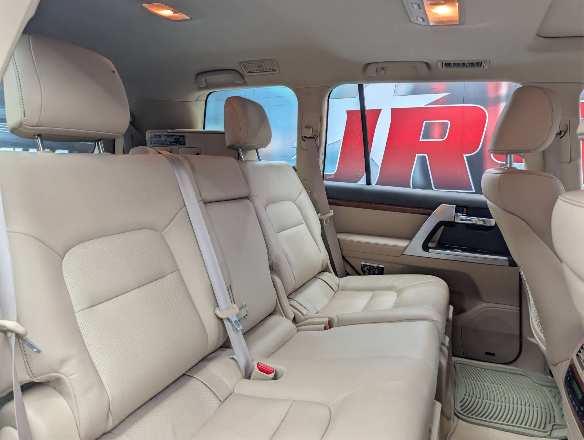 2015 TOYOTA LAND CRUISER V8 4.5 Land Cruiser V8 D-4D Auto 4WD 5dr - vehicle photo 12 for sale on PureCar