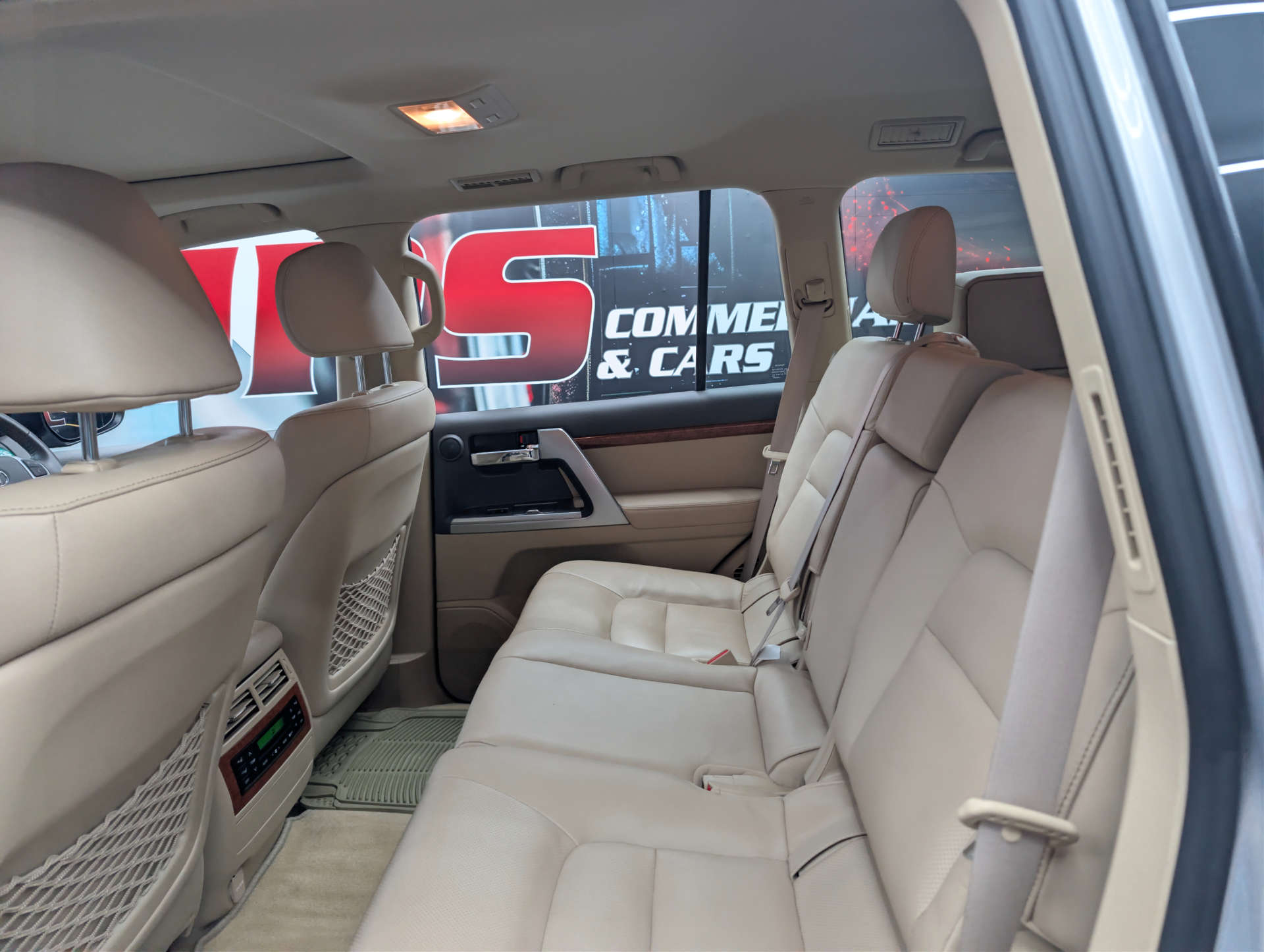 2015 TOYOTA LAND CRUISER V8 4.5 Land Cruiser V8 D-4D Auto 4WD 5dr - vehicle photo 15 for sale on PureCar