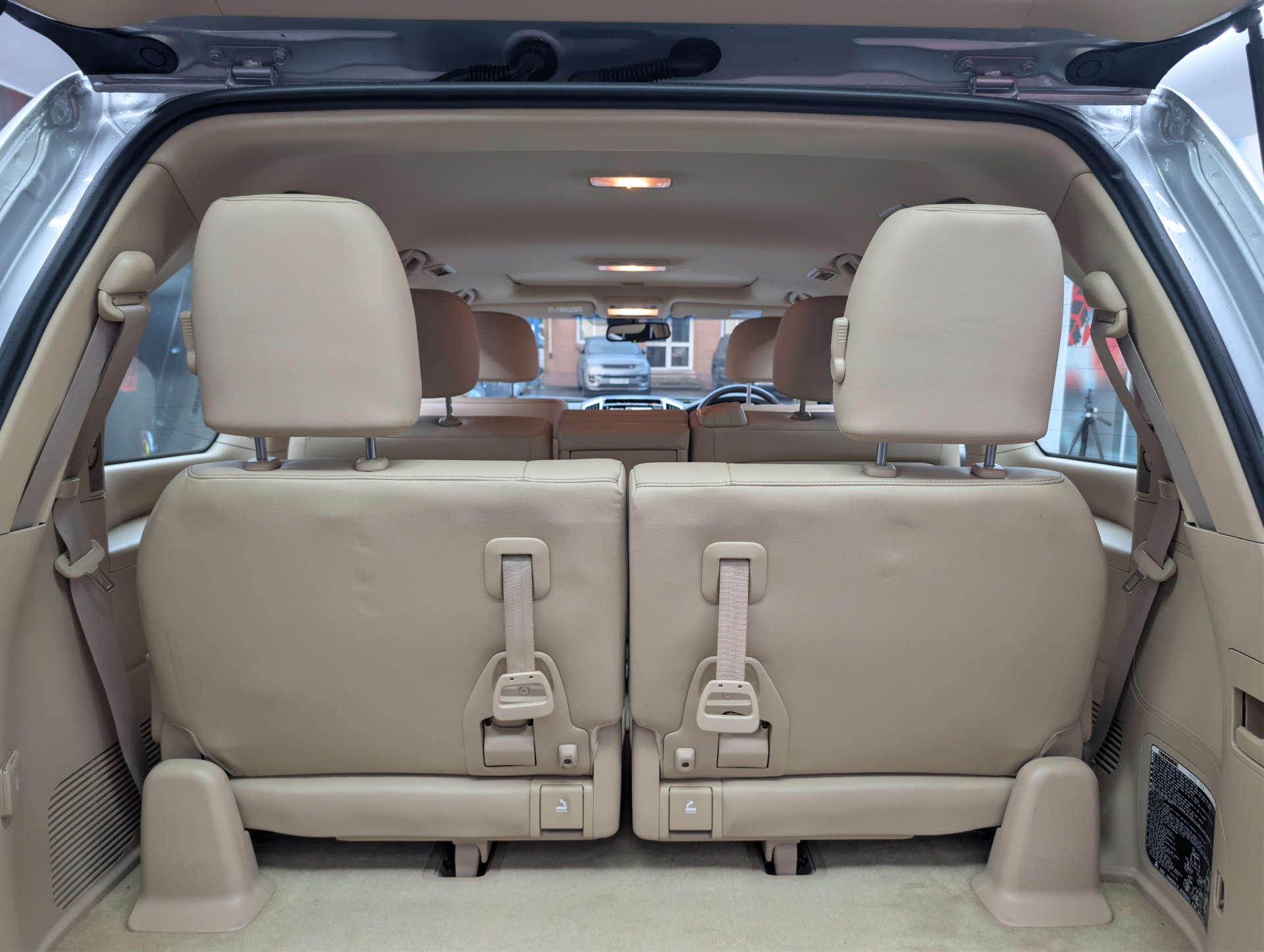 2015 TOYOTA LAND CRUISER V8 4.5 Land Cruiser V8 D-4D Auto 4WD 5dr - vehicle photo 19 for sale on PureCar