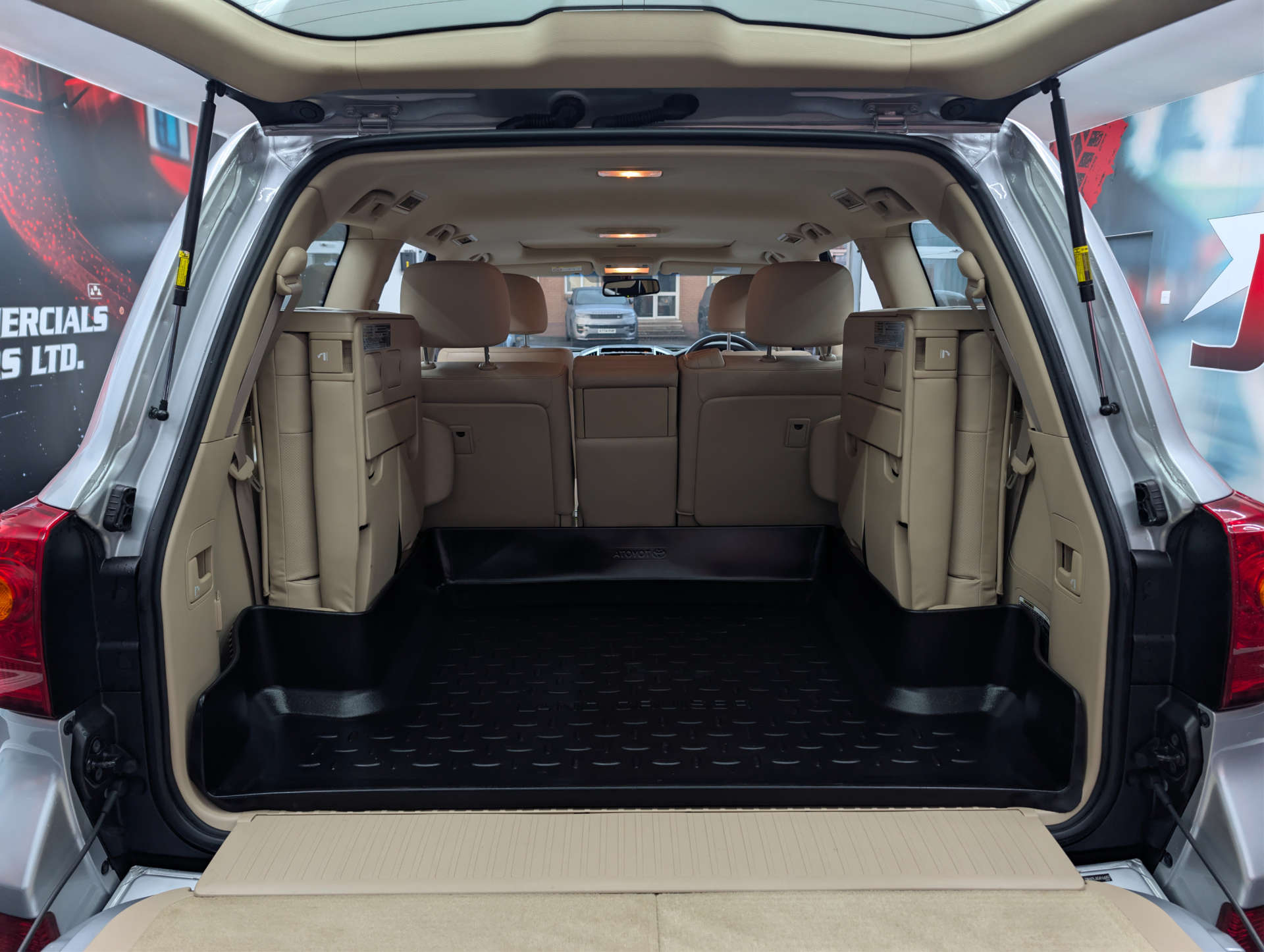 2015 TOYOTA LAND CRUISER V8 4.5 Land Cruiser V8 D-4D Auto 4WD 5dr - vehicle photo 20 for sale on PureCar