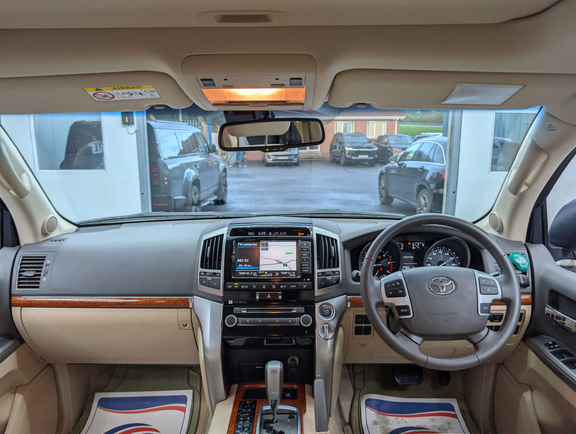 2015 TOYOTA LAND CRUISER V8 4.5 Land Cruiser V8 D-4D Auto 4WD 5dr - vehicle photo 23 for sale on PureCar