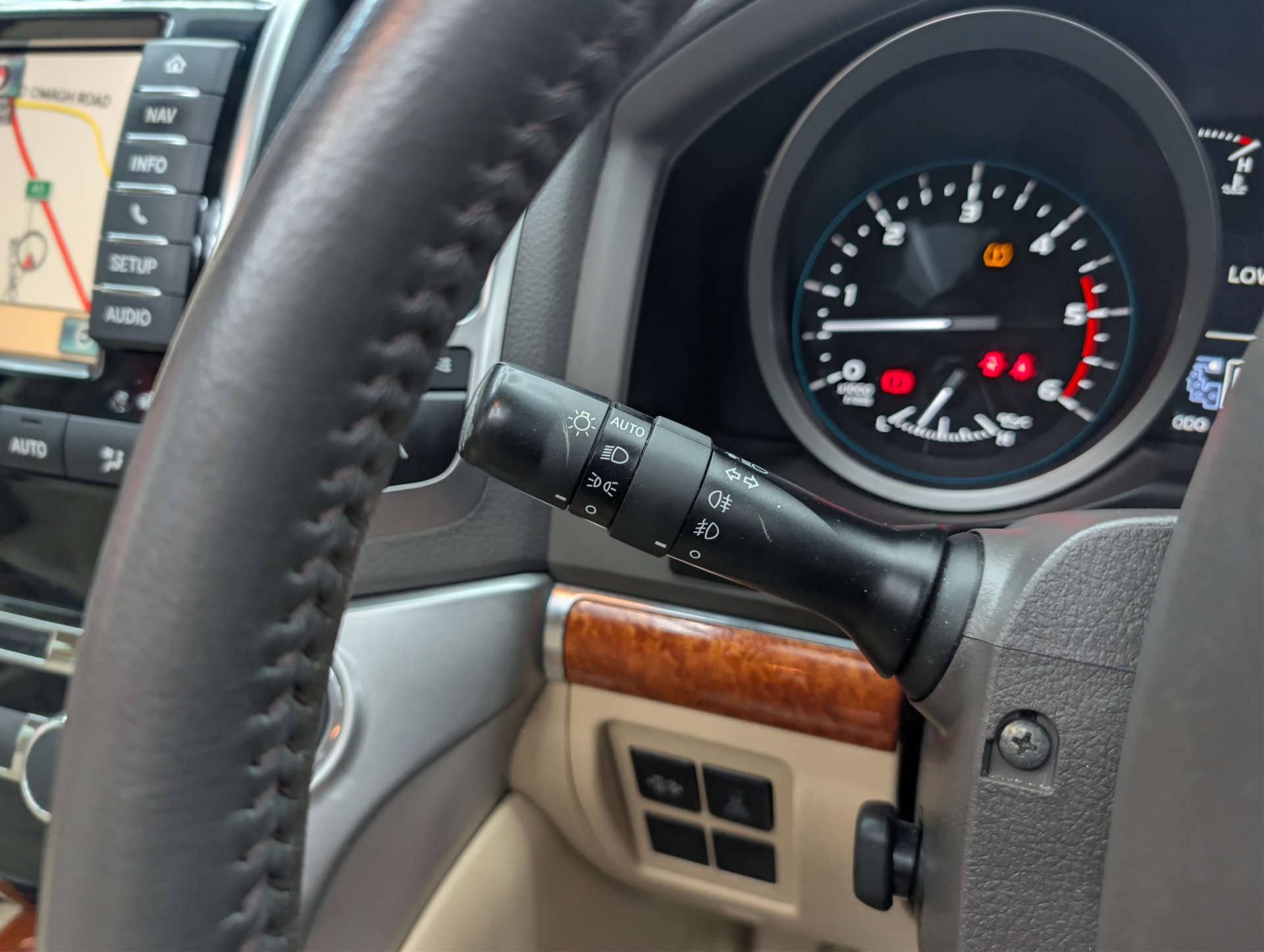 2015 TOYOTA LAND CRUISER V8 4.5 Land Cruiser V8 D-4D Auto 4WD 5dr - vehicle photo 30 for sale on PureCar