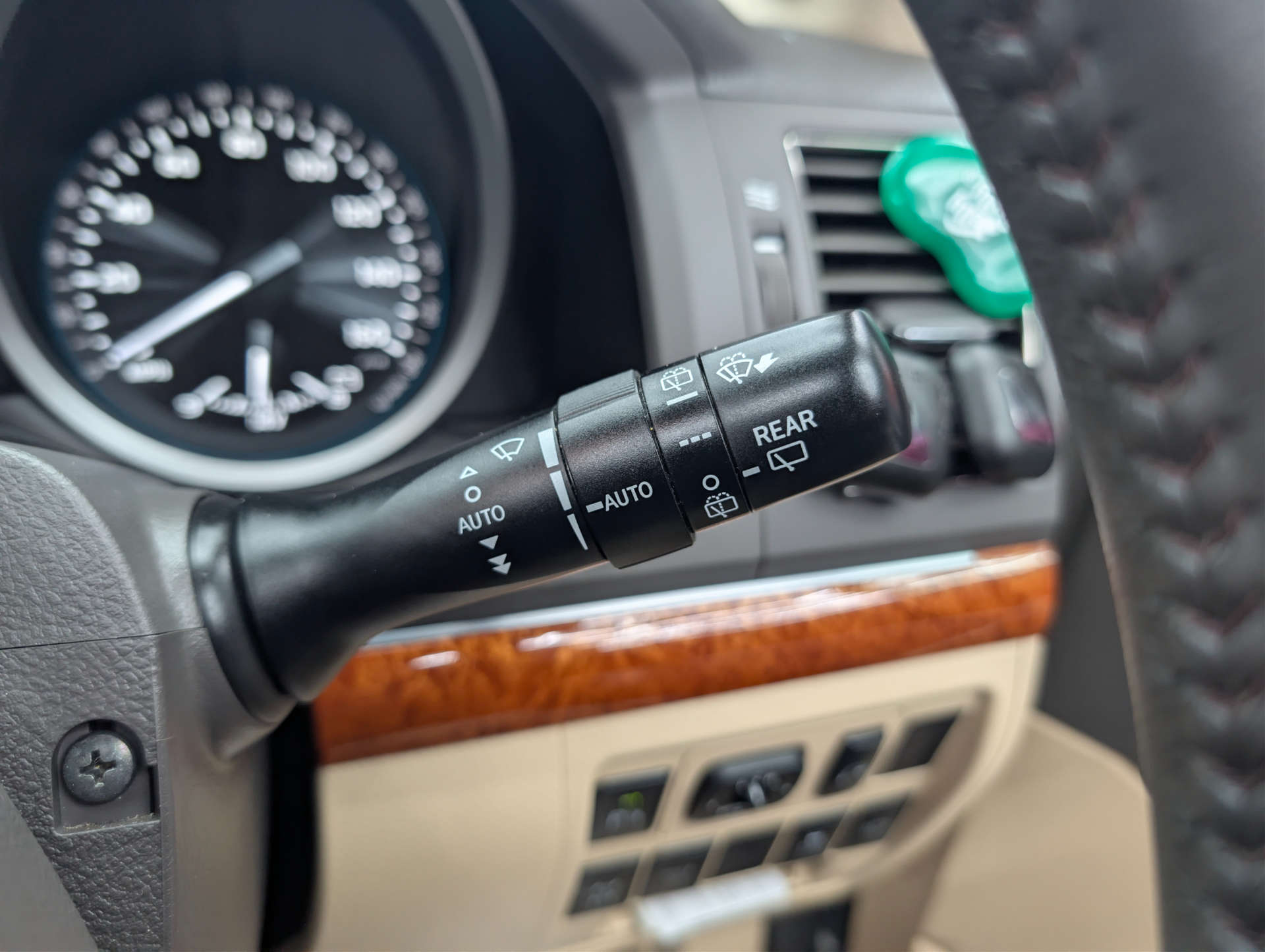 2015 TOYOTA LAND CRUISER V8 4.5 Land Cruiser V8 D-4D Auto 4WD 5dr - vehicle photo 31 for sale on PureCar