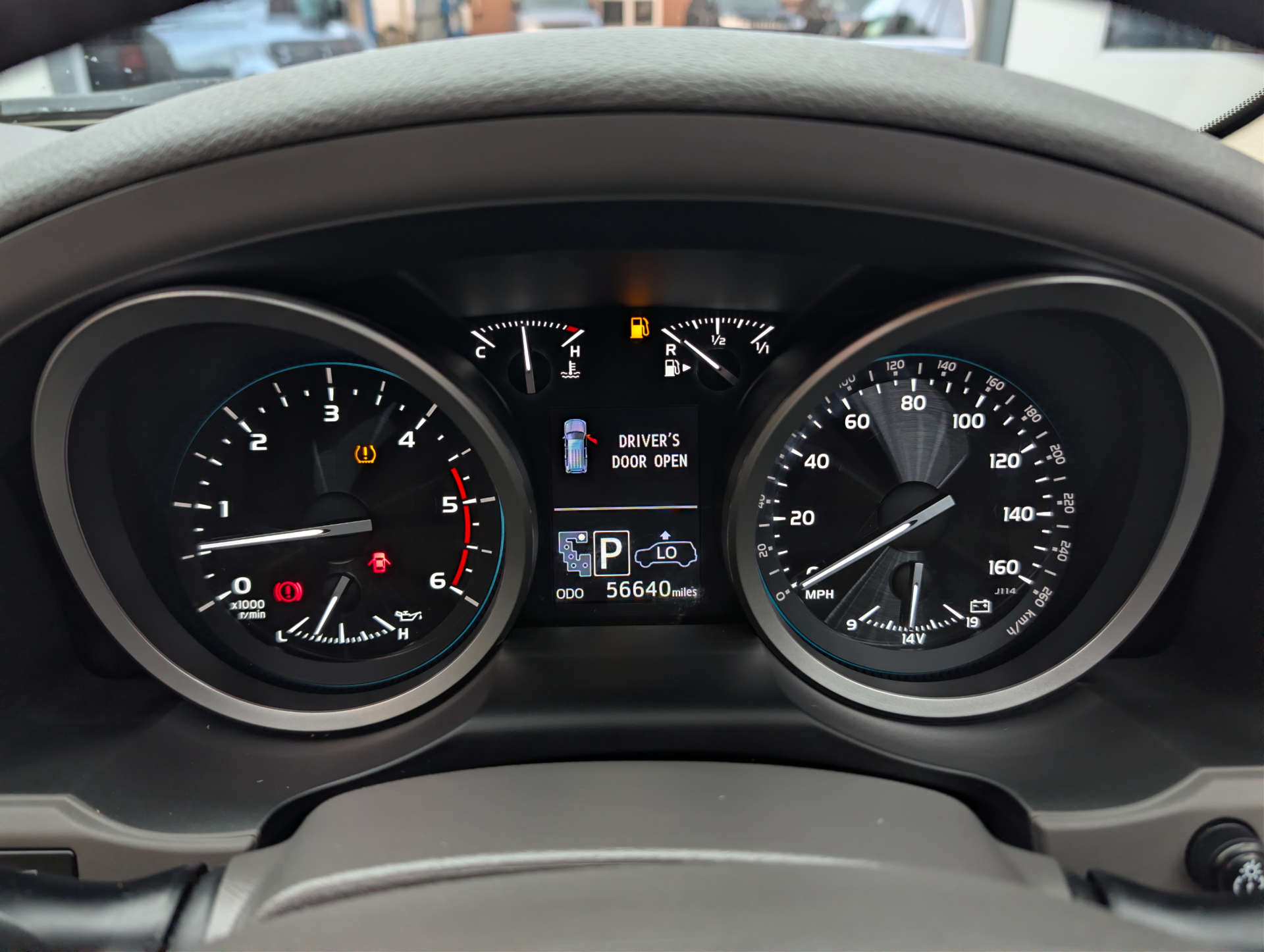 2015 TOYOTA LAND CRUISER V8 4.5 Land Cruiser V8 D-4D Auto 4WD 5dr - vehicle photo 32 for sale on PureCar