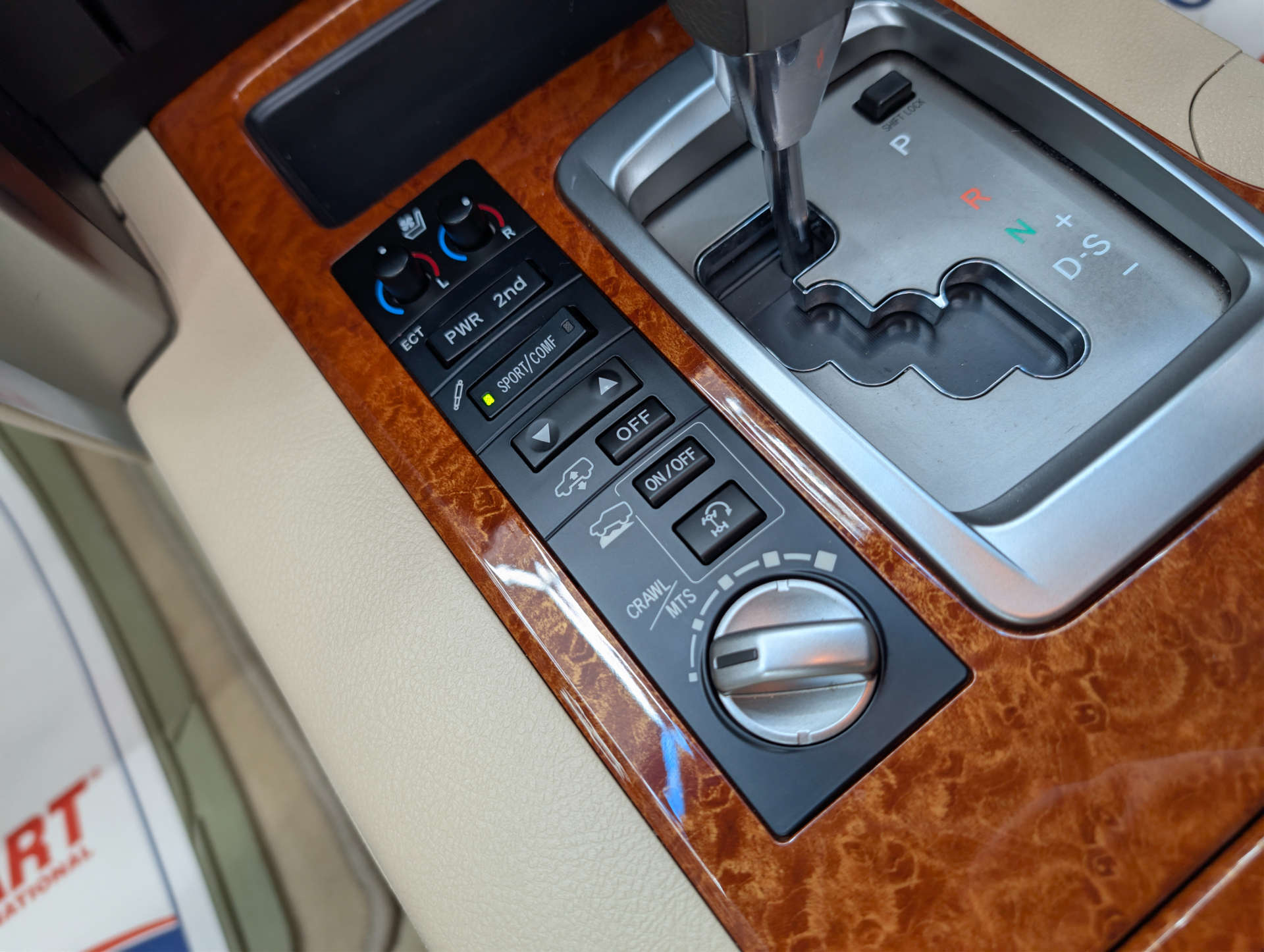 2015 TOYOTA LAND CRUISER V8 4.5 Land Cruiser V8 D-4D Auto 4WD 5dr - vehicle photo 37 for sale on PureCar