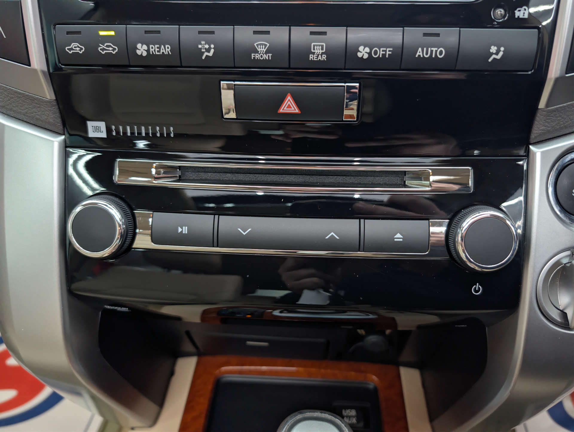 2015 TOYOTA LAND CRUISER V8 4.5 Land Cruiser V8 D-4D Auto 4WD 5dr - vehicle photo 39 for sale on PureCar