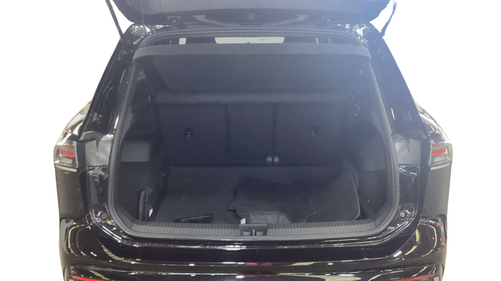 2024 VOLKSWAGEN TIGUAN 2.0 Tiguan R-Line TDI S-A 5dr - vehicle photo 13 for sale on PureCar