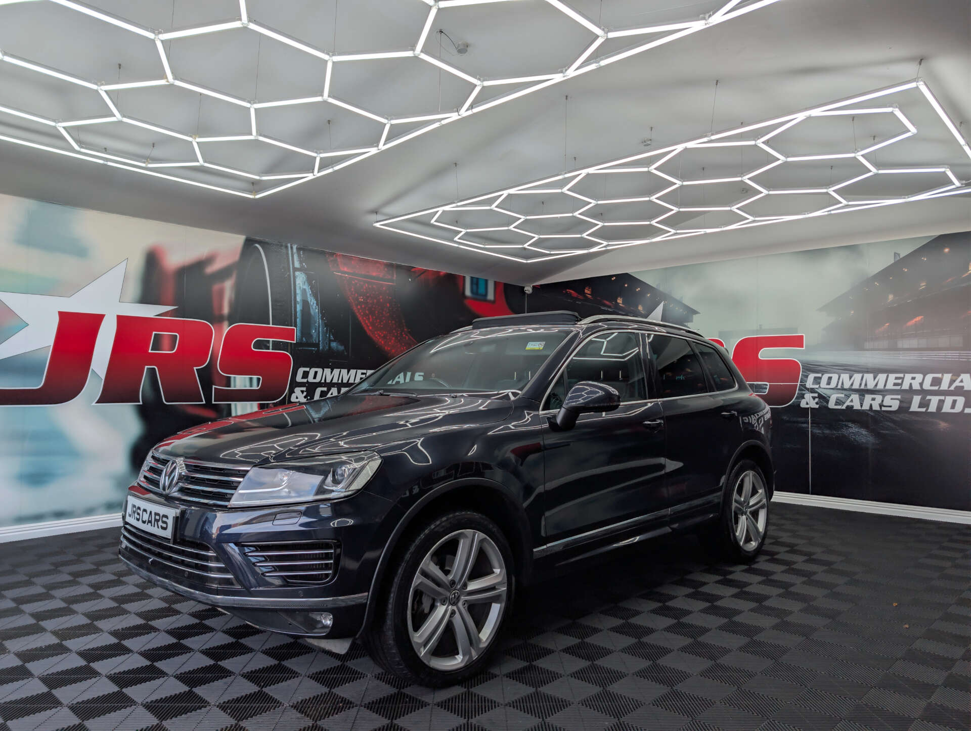 2017 VOLKSWAGEN TOUAREG 3.0 Touareg V6 R-Line+ TDI BlueMotion Technology Auto 4WD 5dr - vehicle photo 3 for sale on PureCar