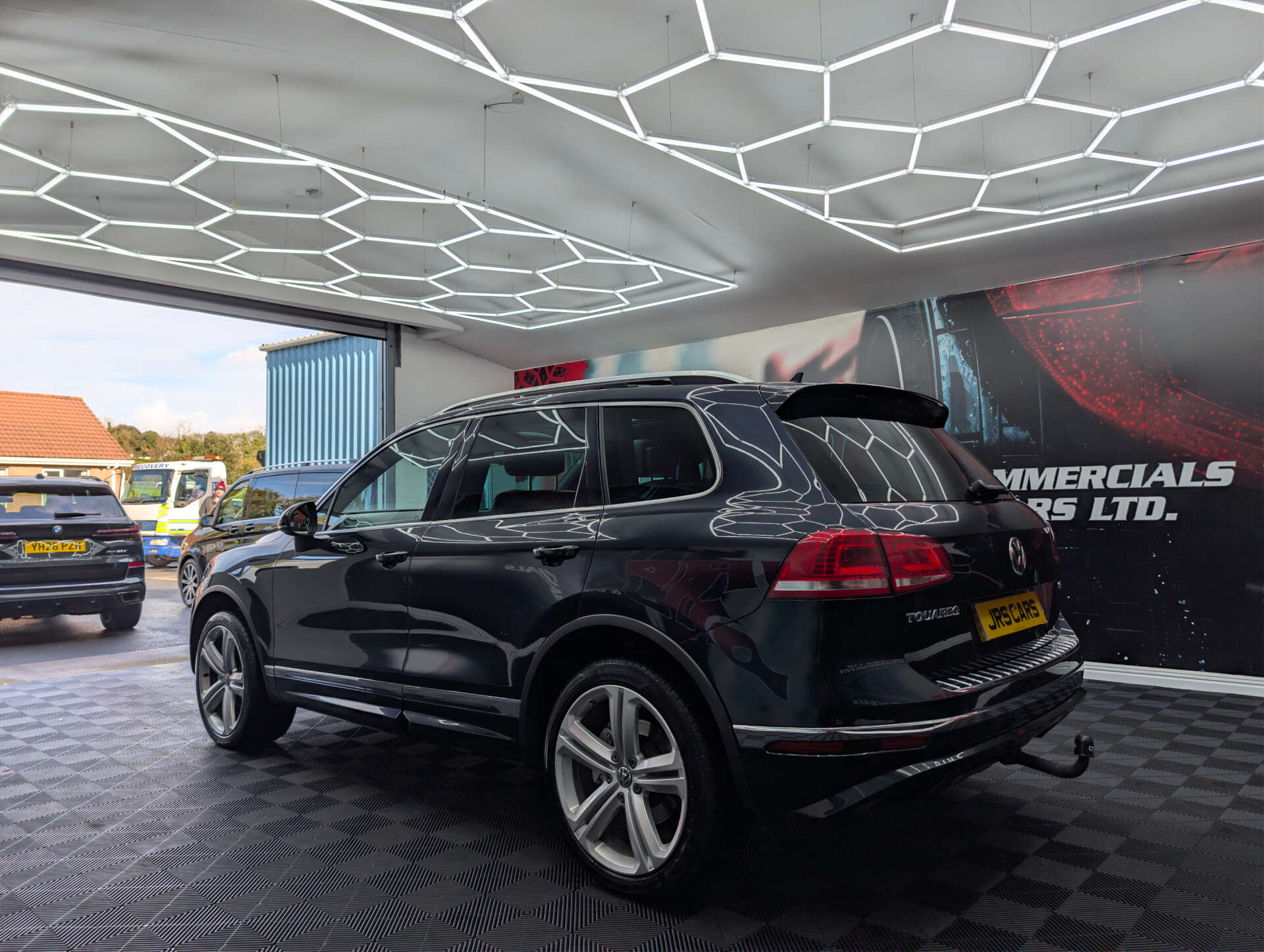 2017 VOLKSWAGEN TOUAREG 3.0 Touareg V6 R-Line+ TDI BlueMotion Technology Auto 4WD 5dr - vehicle photo 4 for sale on PureCar