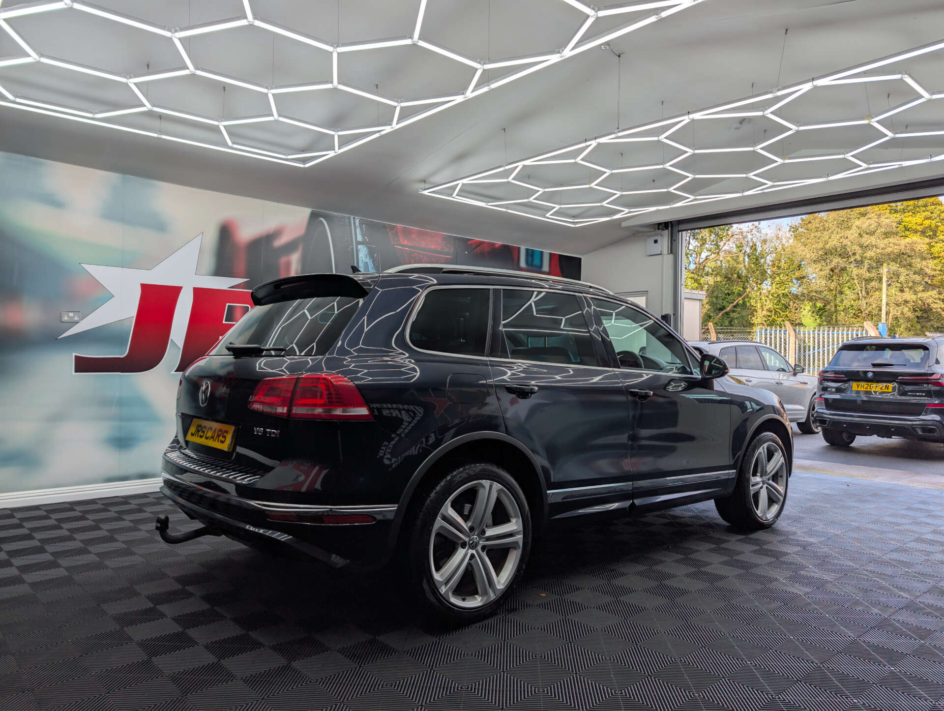 2017 VOLKSWAGEN TOUAREG 3.0 Touareg V6 R-Line+ TDI BlueMotion Technology Auto 4WD 5dr - vehicle photo 6 for sale on PureCar
