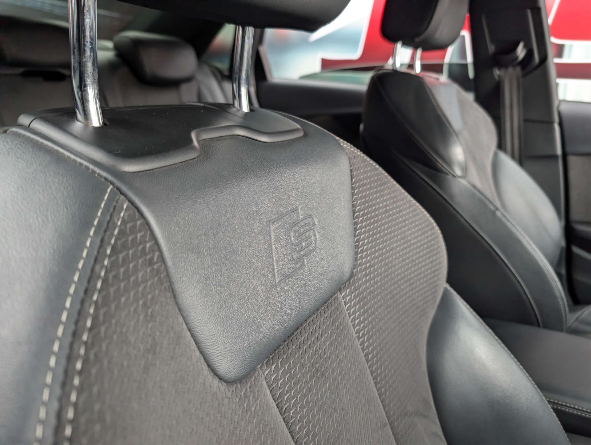 2019 AUDI A4 Black Edition - vehicle photo 13 for sale on PureCar