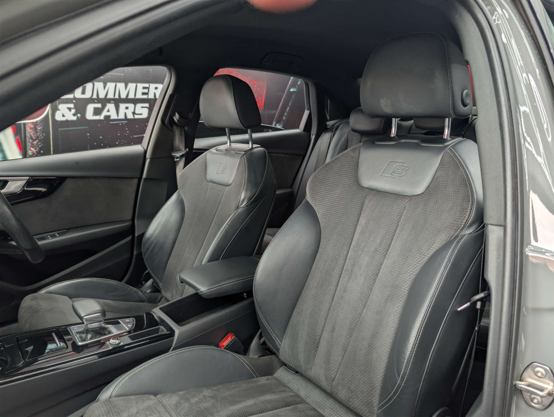 2019 AUDI A4 Black Edition - vehicle photo 20 for sale on PureCar