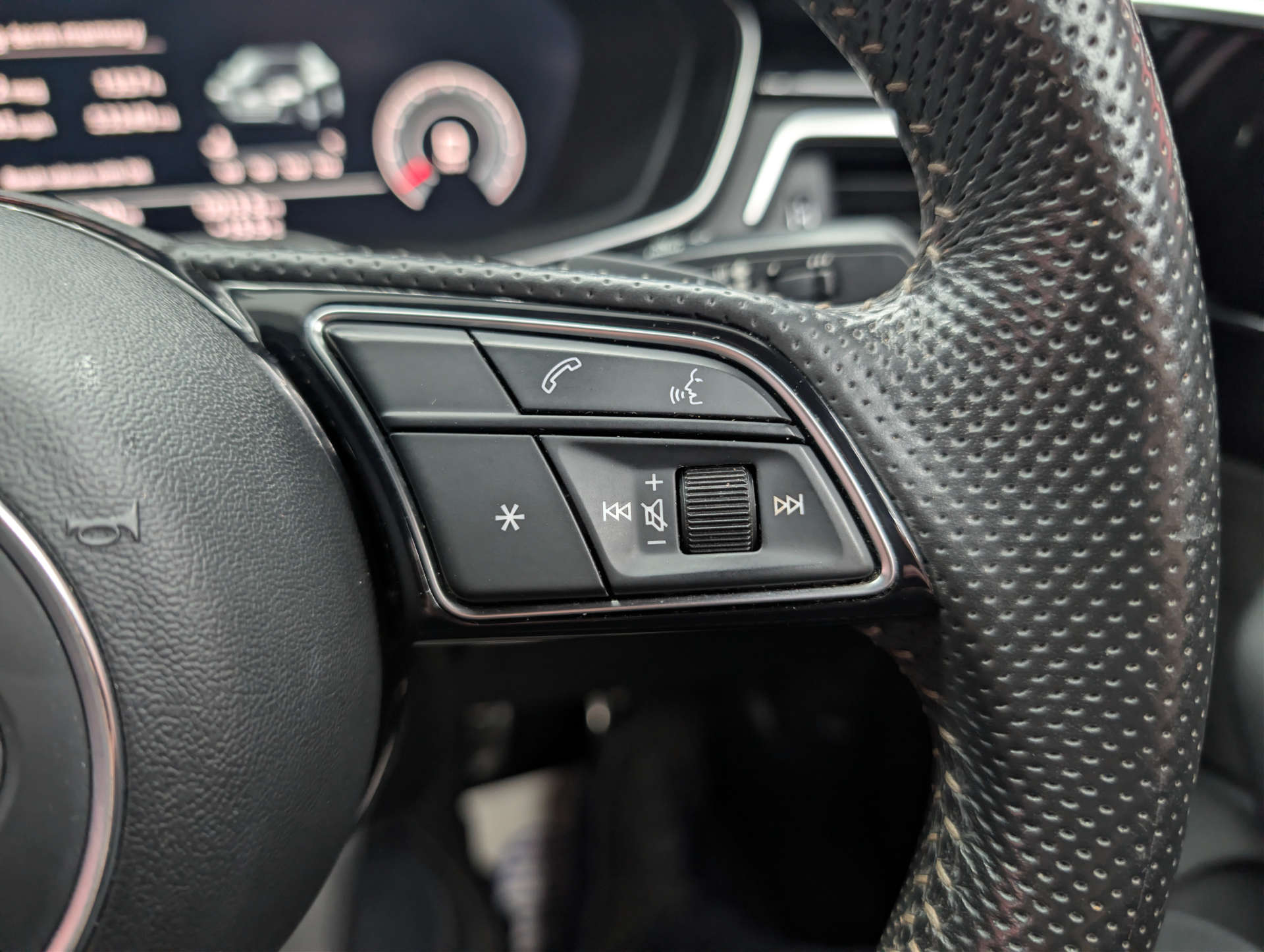 2019 AUDI A4 Black Edition - vehicle photo 26 for sale on PureCar