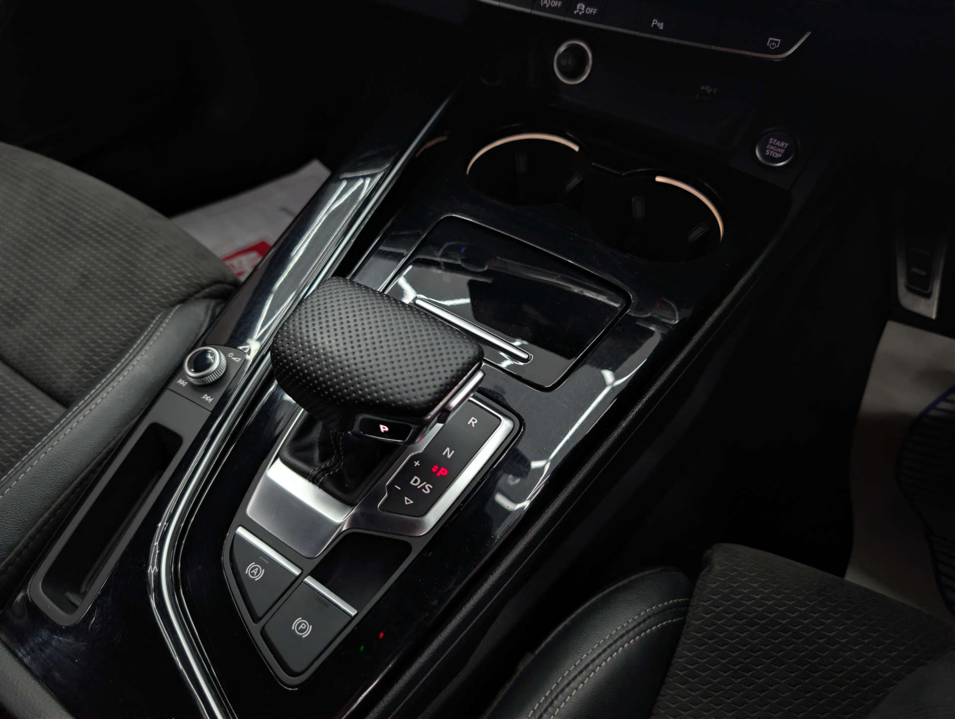2019 AUDI A4 Black Edition - vehicle photo 36 for sale on PureCar