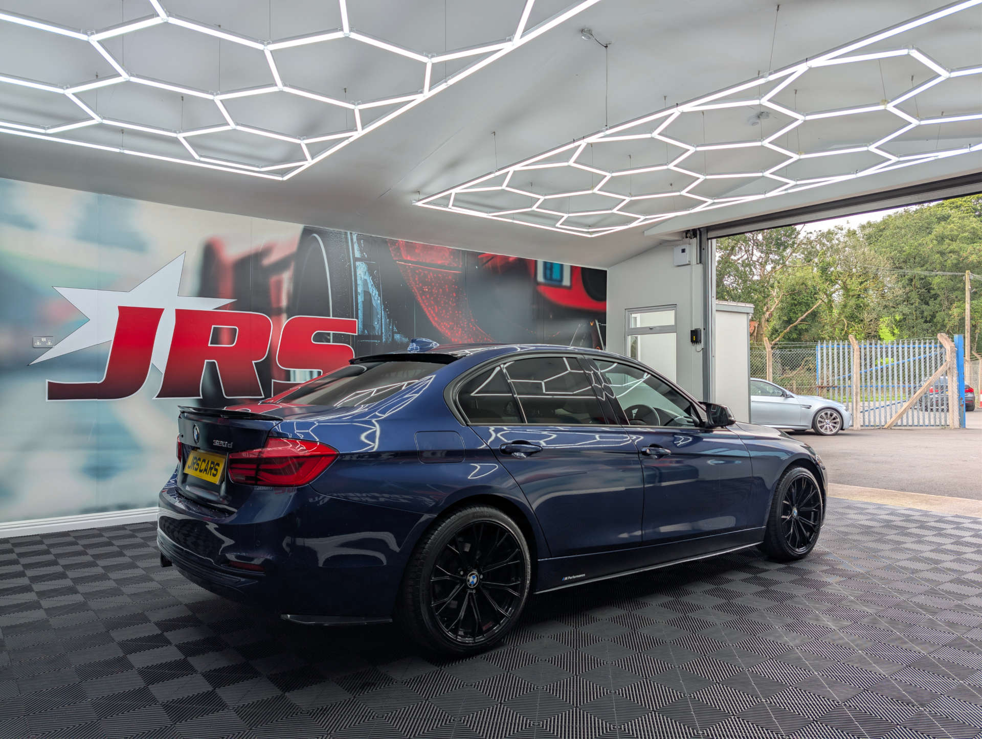 2017 BMW 3 SERIES 2.0 320d xDrive Sport 4WD 4dr - vehicle photo 6 for sale on PureCar