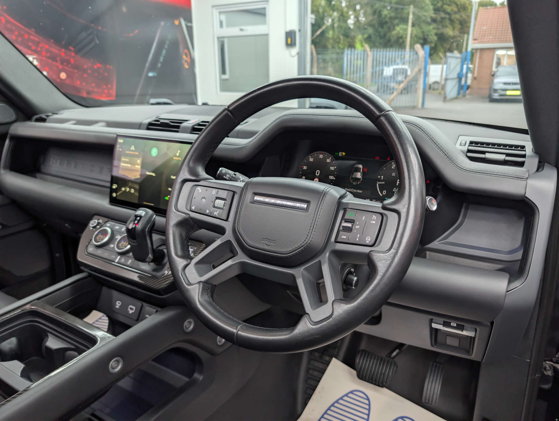 2022 LAND ROVER DEFENDER 3.0 Defender X-Dynamic HSE D MHEV Auto 4WD 5dr - vehicle photo 12 for sale on PureCar