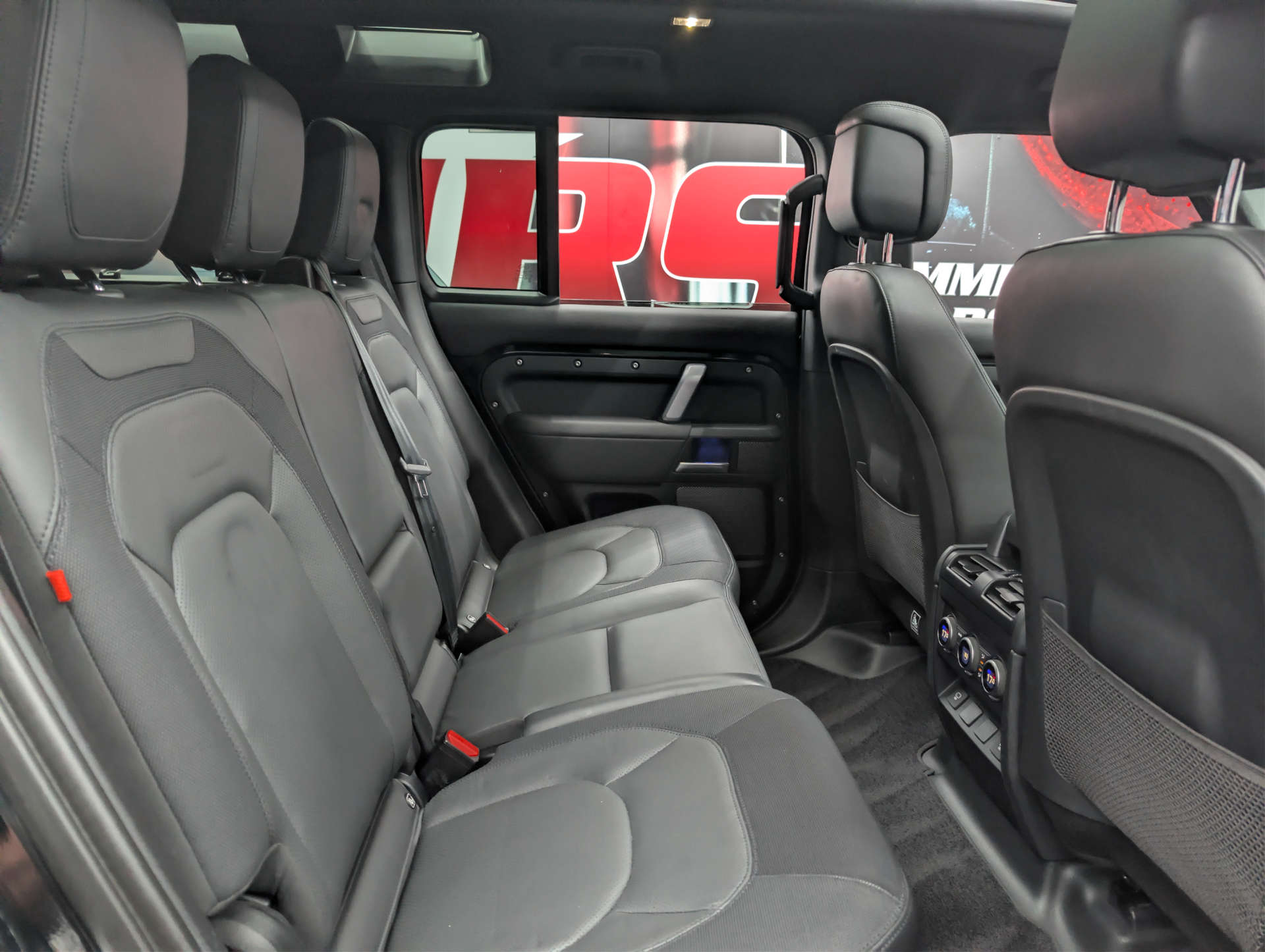 2022 LAND ROVER DEFENDER 3.0 Defender X-Dynamic HSE D MHEV Auto 4WD 5dr - vehicle photo 15 for sale on PureCar