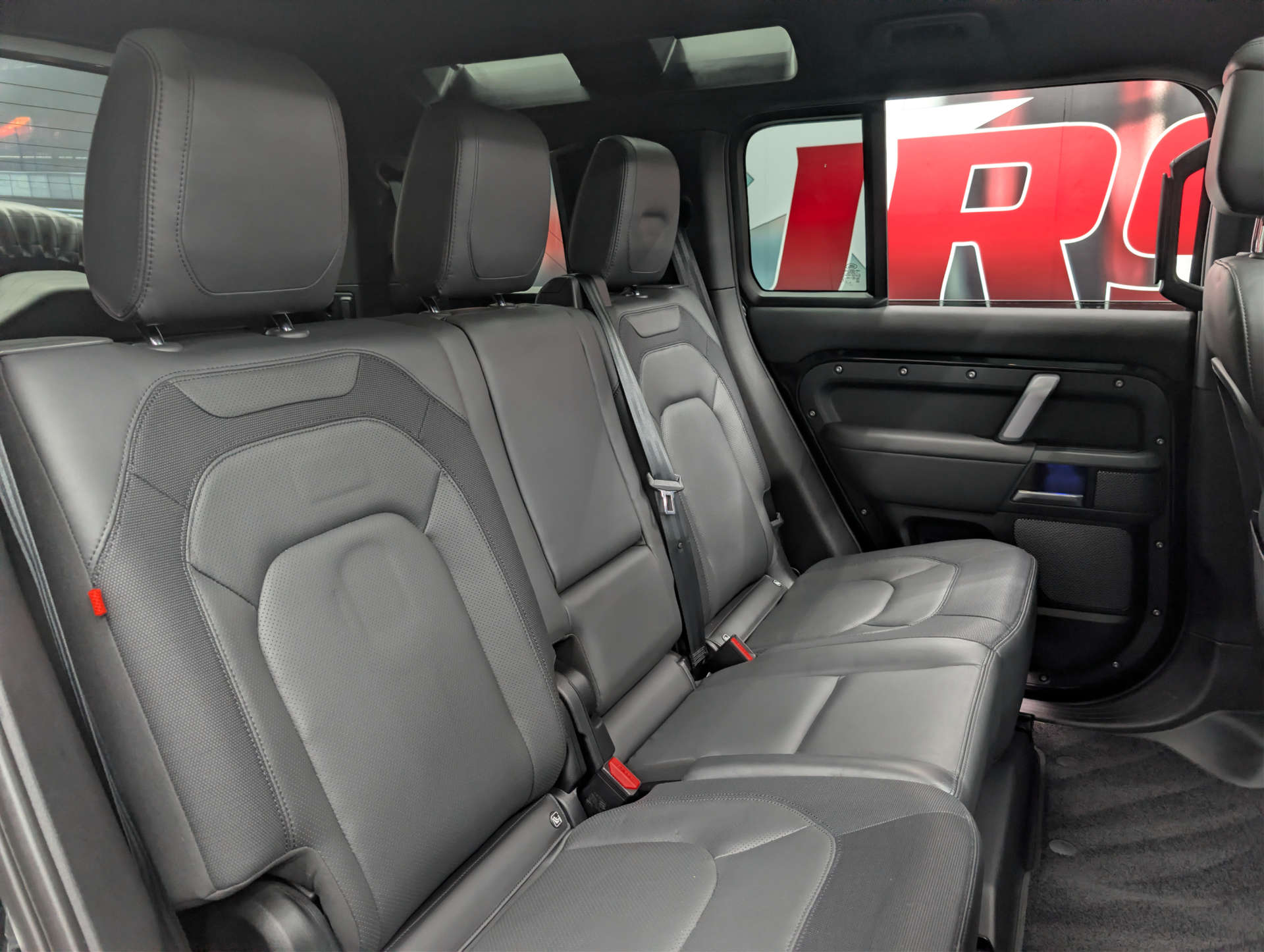 2022 LAND ROVER DEFENDER 3.0 Defender X-Dynamic HSE D MHEV Auto 4WD 5dr - vehicle photo 16 for sale on PureCar