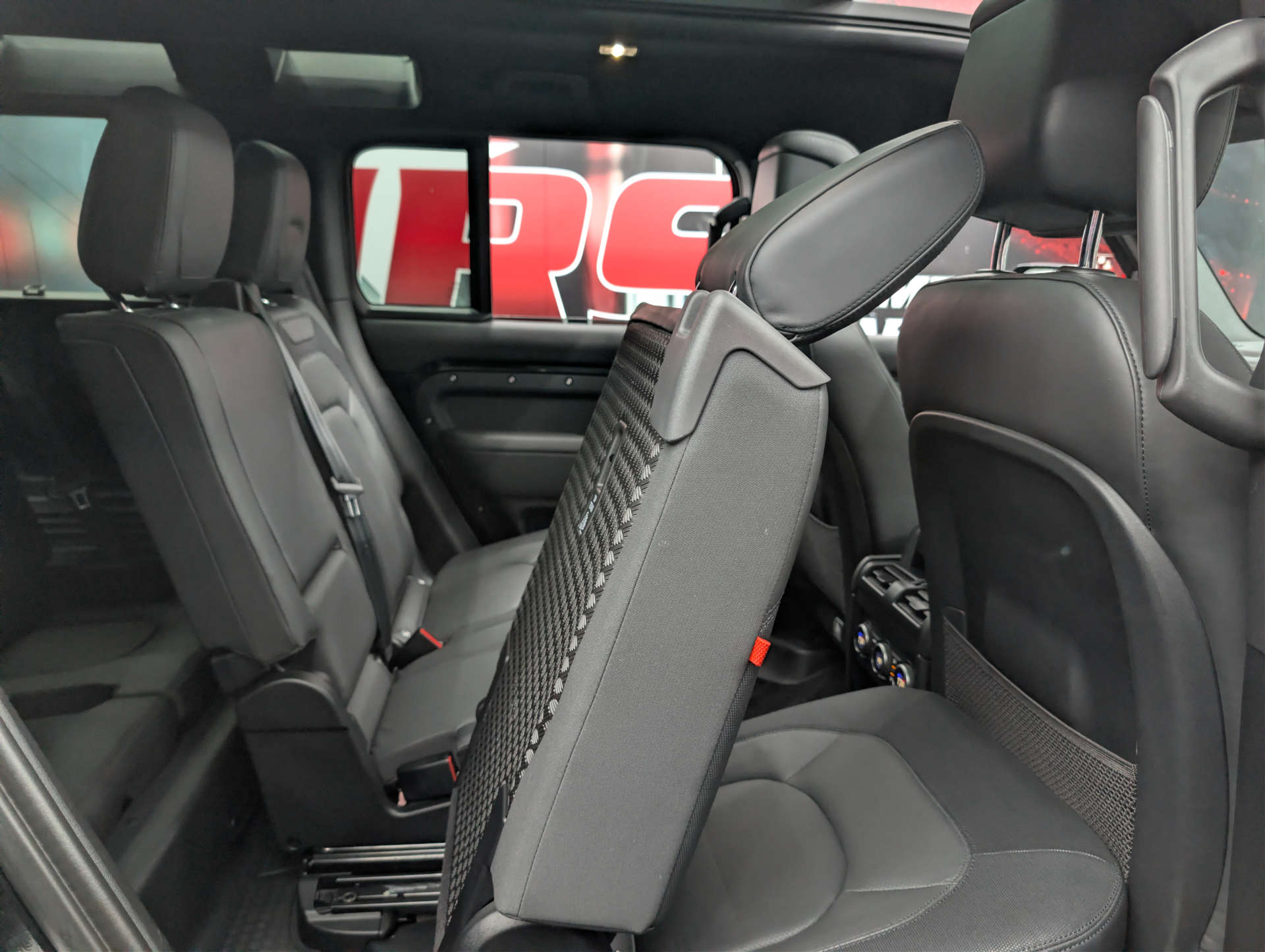 2022 LAND ROVER DEFENDER 3.0 Defender X-Dynamic HSE D MHEV Auto 4WD 5dr - vehicle photo 19 for sale on PureCar