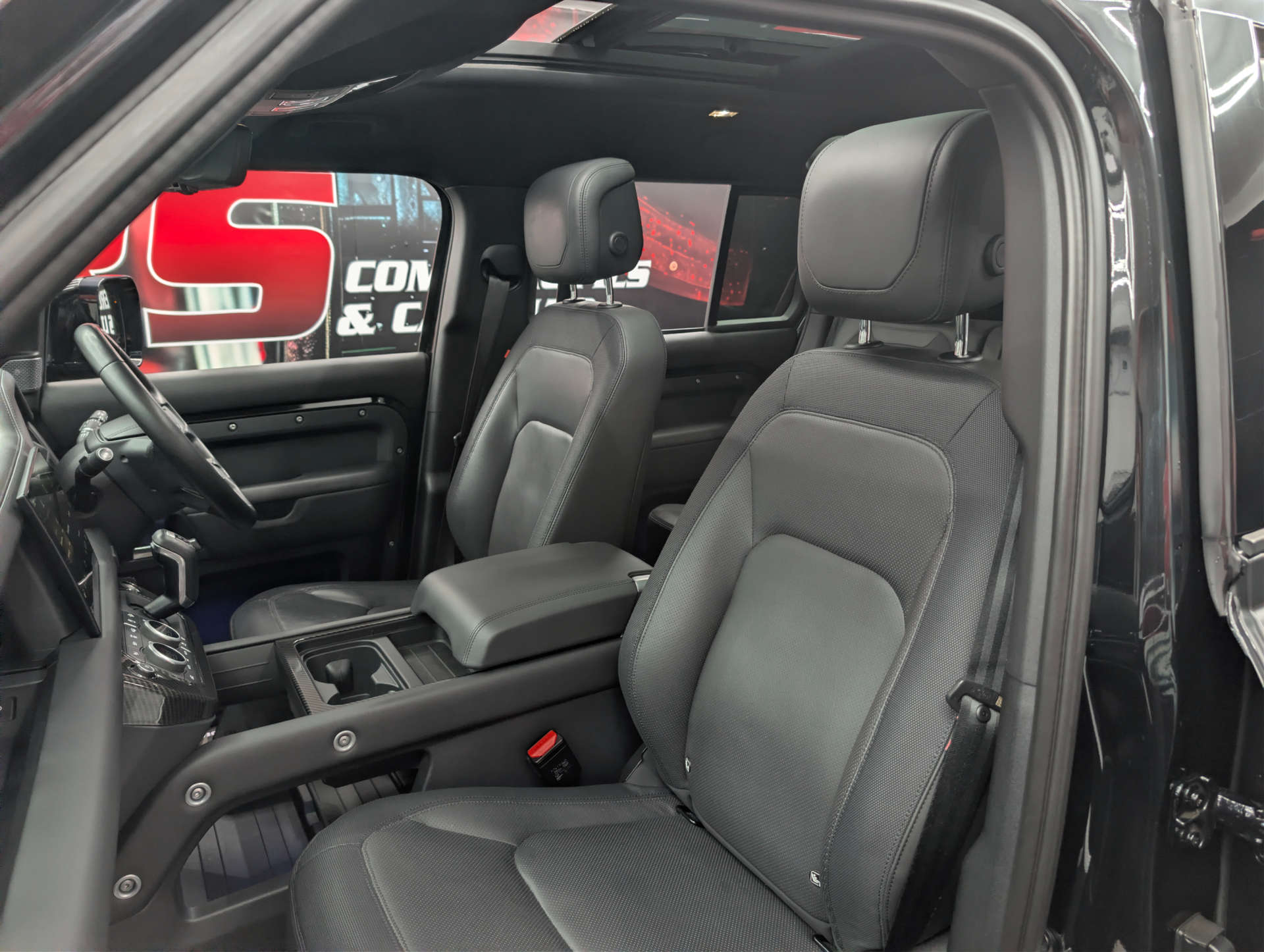 2022 LAND ROVER DEFENDER 3.0 Defender X-Dynamic HSE D MHEV Auto 4WD 5dr - vehicle photo 23 for sale on PureCar
