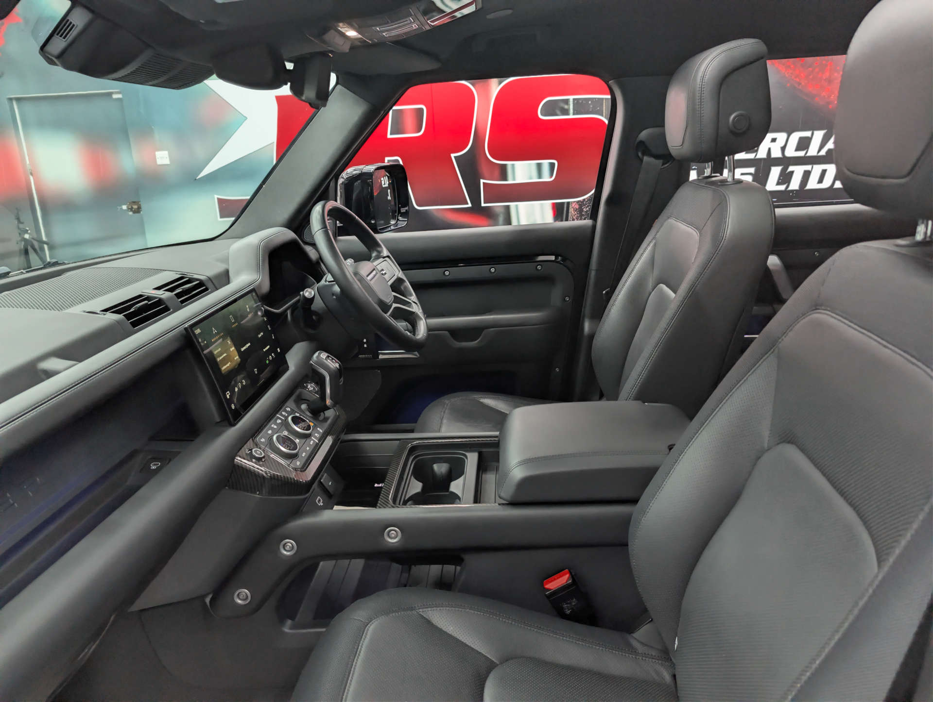 2022 LAND ROVER DEFENDER 3.0 Defender X-Dynamic HSE D MHEV Auto 4WD 5dr - vehicle photo 24 for sale on PureCar