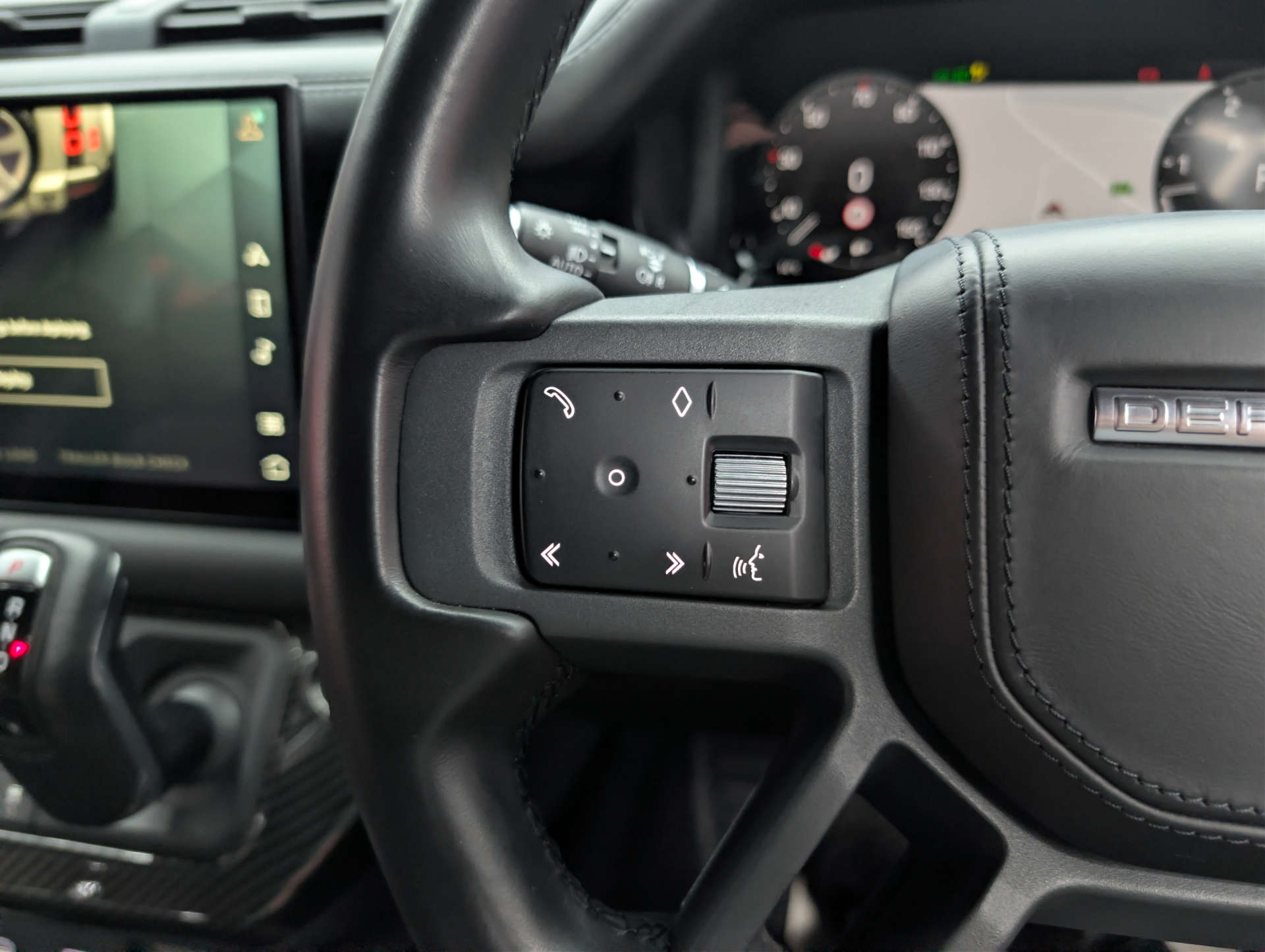 2022 LAND ROVER DEFENDER 3.0 Defender X-Dynamic HSE D MHEV Auto 4WD 5dr - vehicle photo 32 for sale on PureCar
