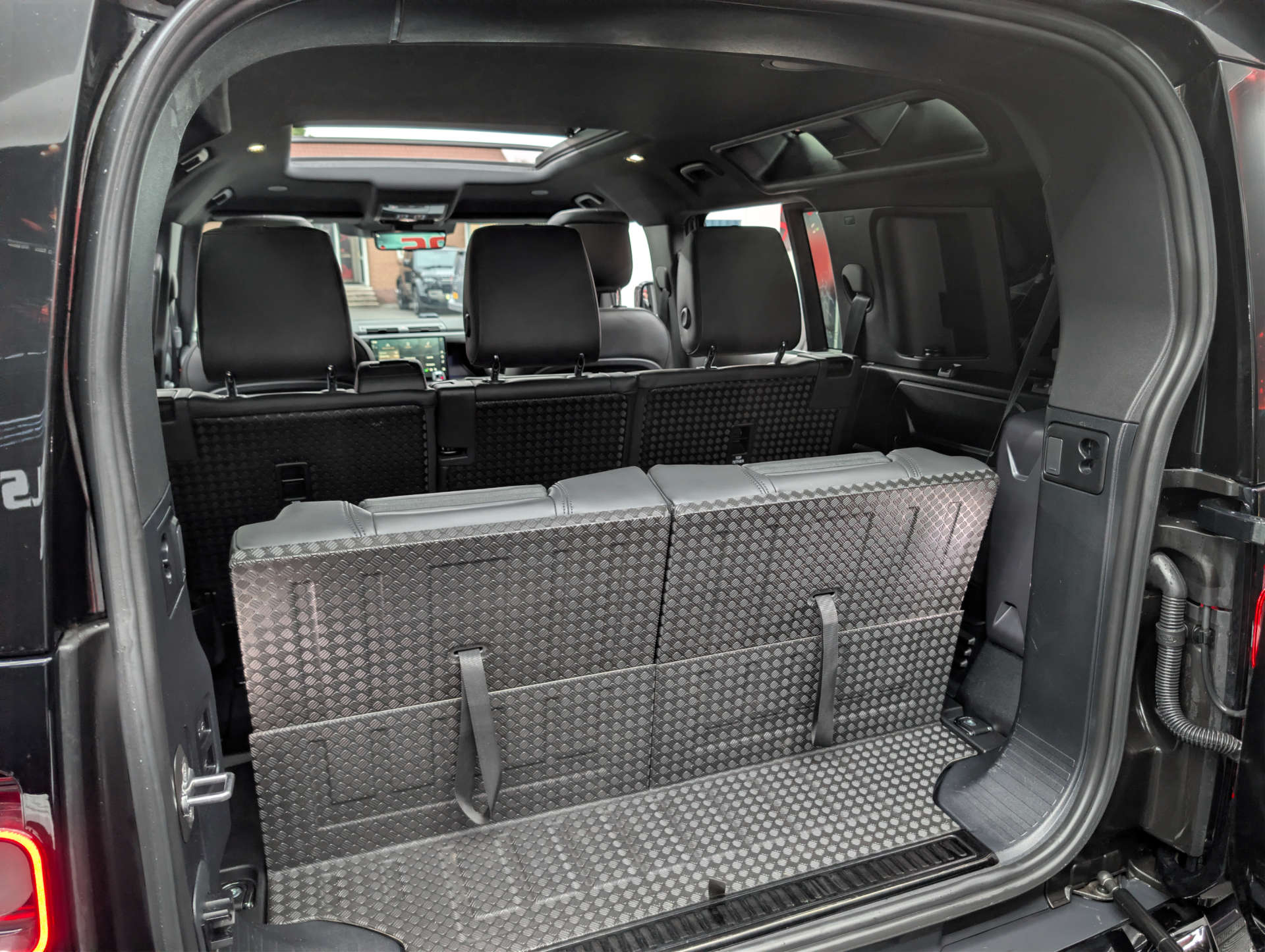 2022 LAND ROVER DEFENDER 3.0 Defender X-Dynamic HSE D MHEV Auto 4WD 5dr - vehicle photo 53 for sale on PureCar