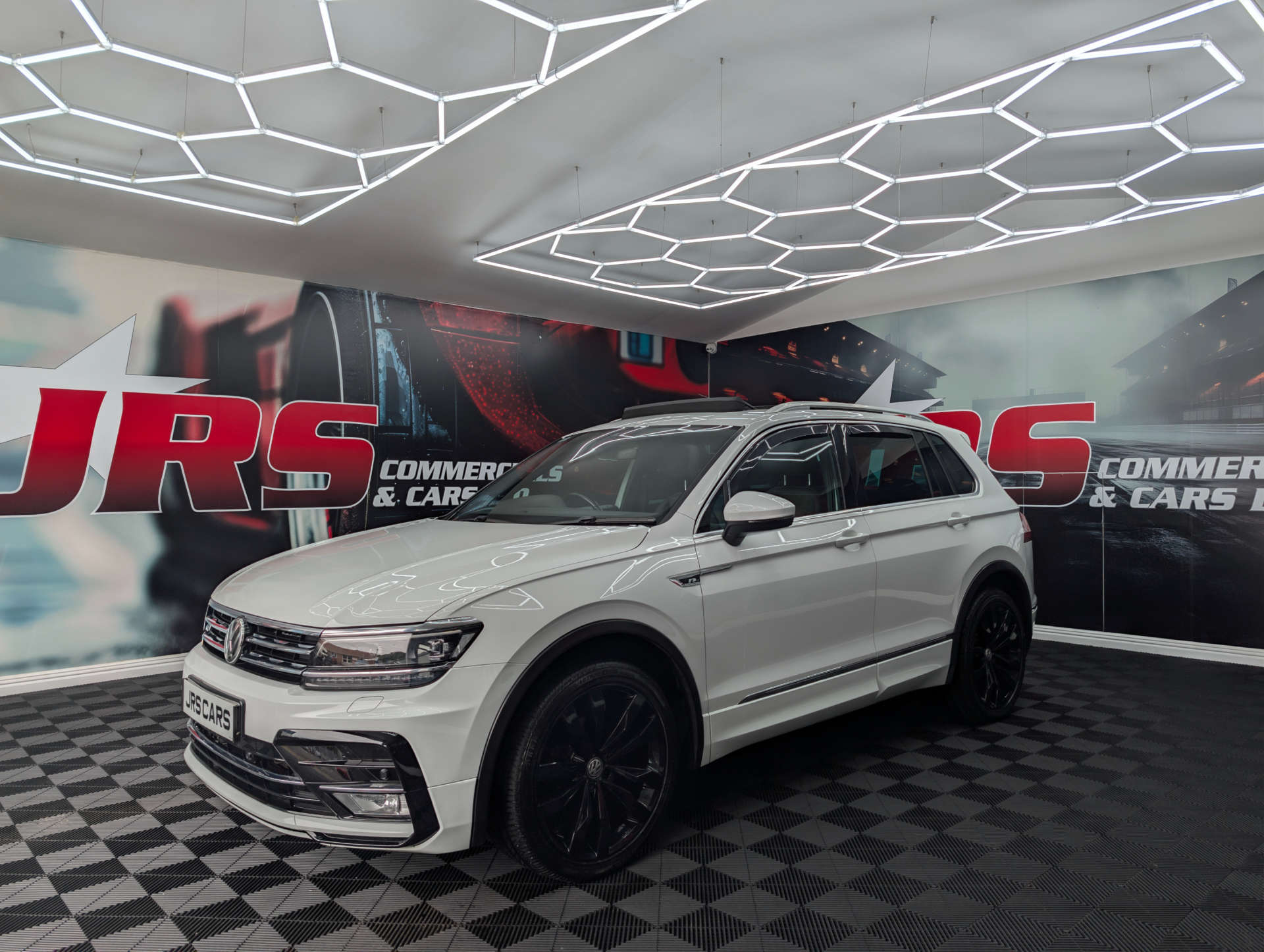 2017 VOLKSWAGEN TIGUAN 2.0 Tiguan R-Line TDI BlueMotion Technology 4Motion Semi-Auto 4WD 5dr - vehicle photo 3 for sale on PureCar