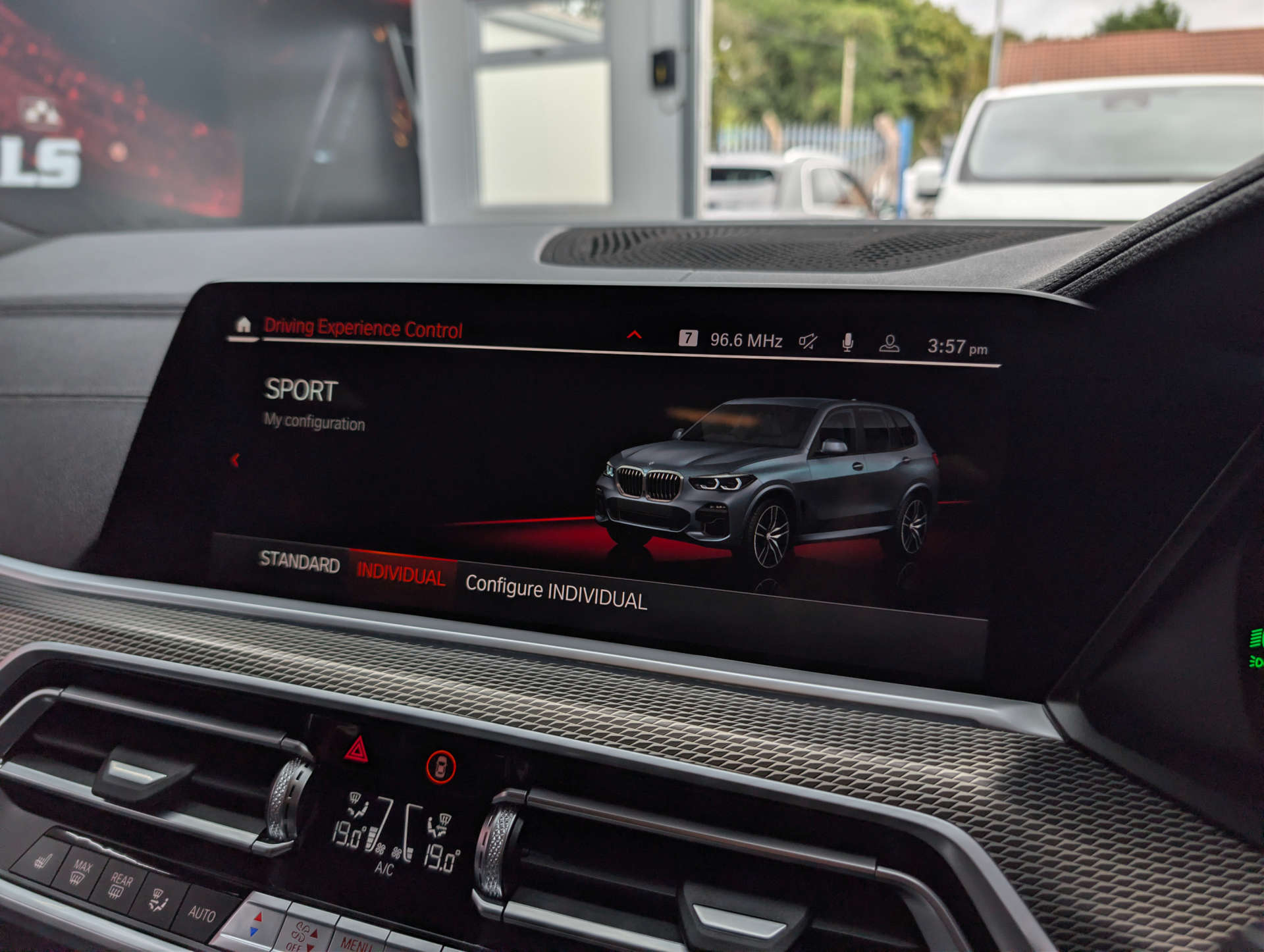 2022 BMW X5 3.0 X5 xDrive 30d M Sport MHEV Auto 4WD 5dr - vehicle photo 40 for sale on PureCar