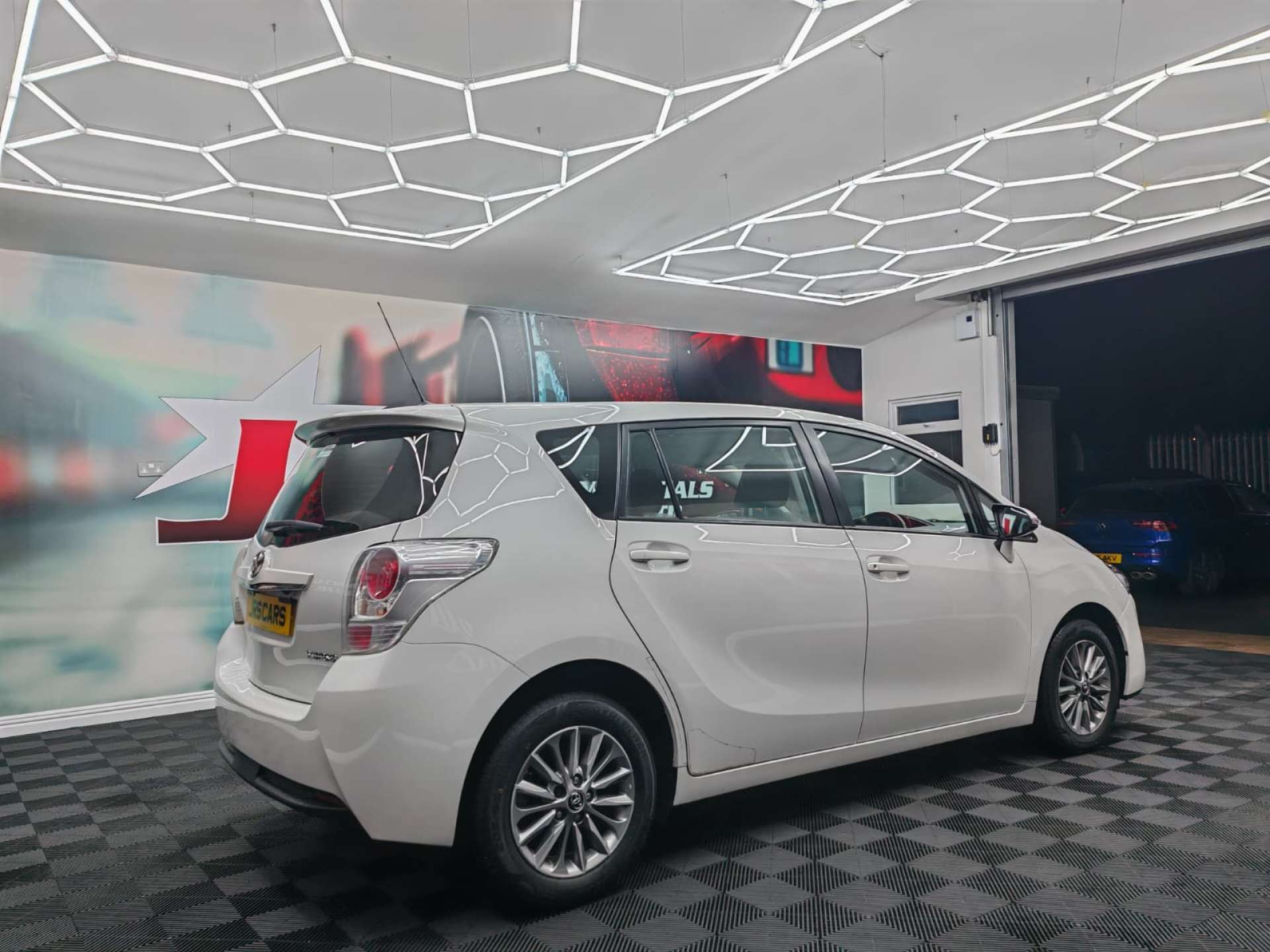 2017 TOYOTA VERSO 1.6 Verso Icon TSS Valvematic 5dr - vehicle photo 6 for sale on PureCar