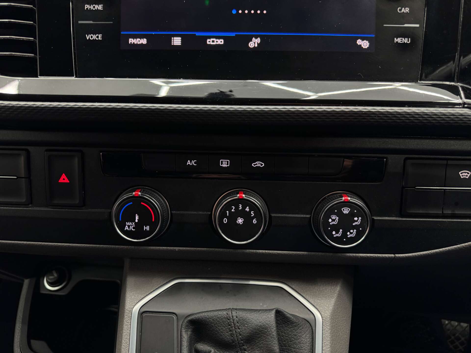 2022 VOLKSWAGEN TRANSPORTER 2.0 Transporter SE TDI Semi-Auto 5dr - vehicle photo 13 for sale on PureCar