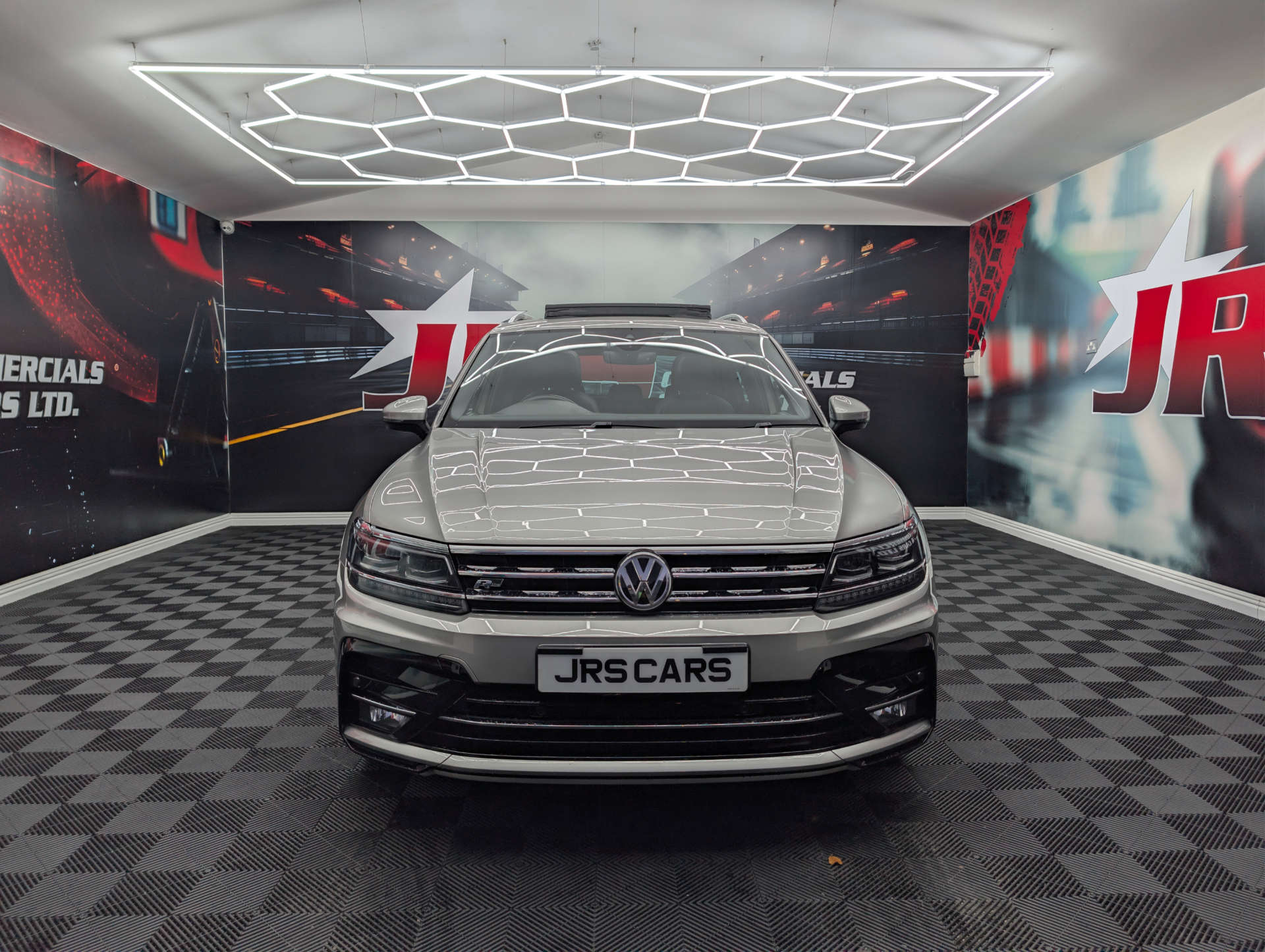 2018 VOLKSWAGEN TIGUAN 2.0 Tiguan R-Line TDI BlueMotion Technology 4Motion Semi-Auto 4WD 5dr - vehicle photo 2 for sale on PureCar