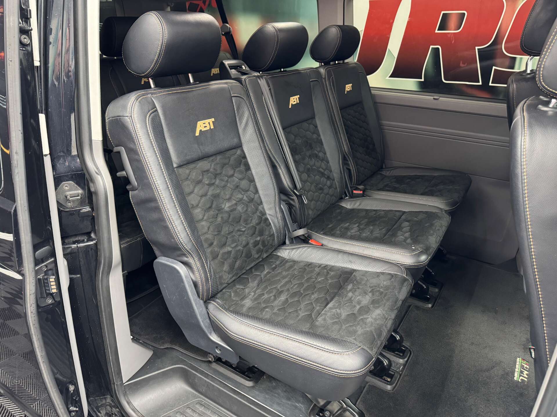2022 VOLKSWAGEN TRANSPORTER 2.0 Transporter SE TDI Semi-Auto 5dr - vehicle photo 14 for sale on PureCar