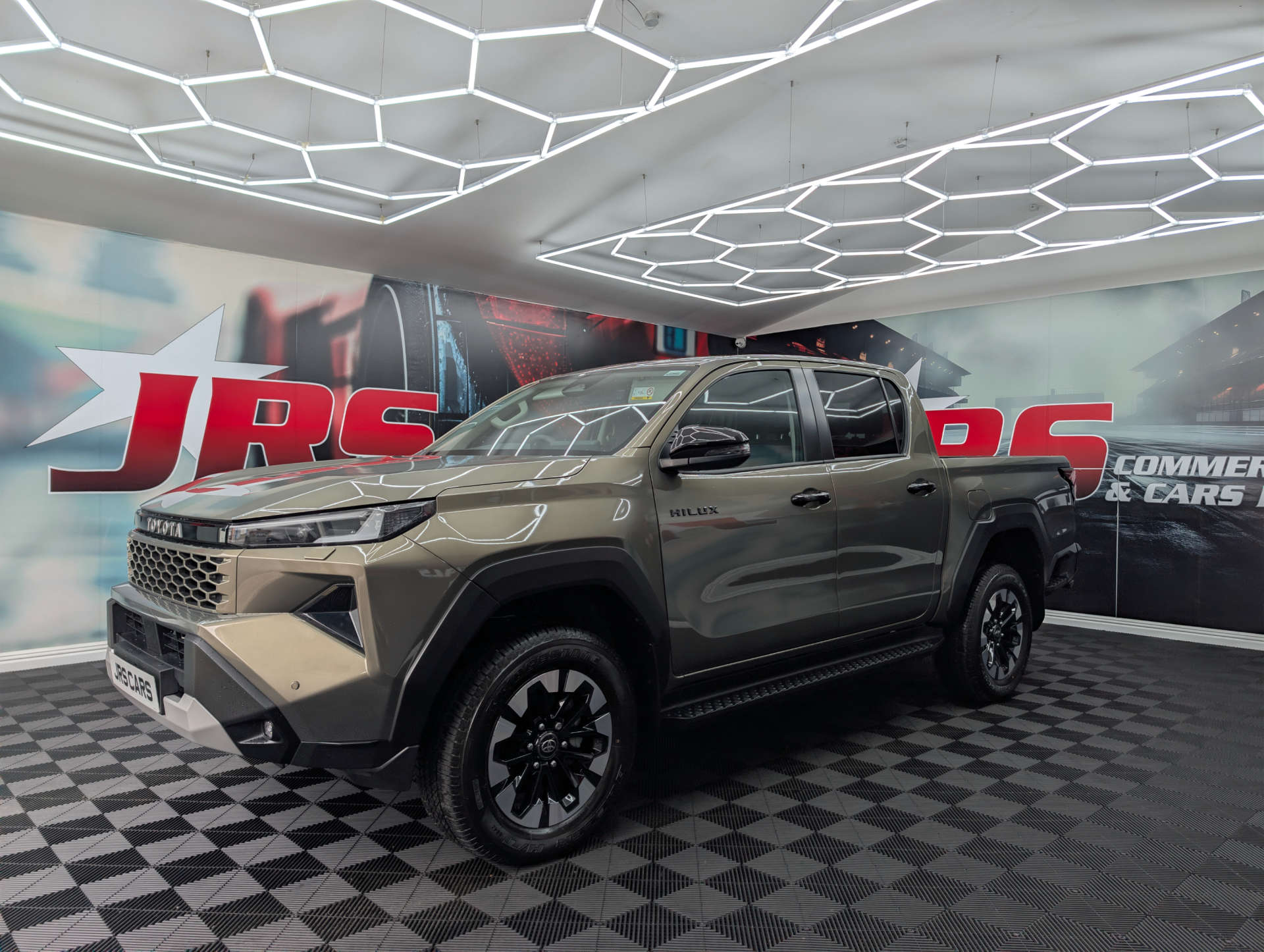2026 TOYOTA HILUX 2.8 D-4D-h Invincible Pickup Double Cab 4dr Diesel Hybrid Auto AWD Euro 6 (204 ps) - vehicle photo 3 for sale on PureCar