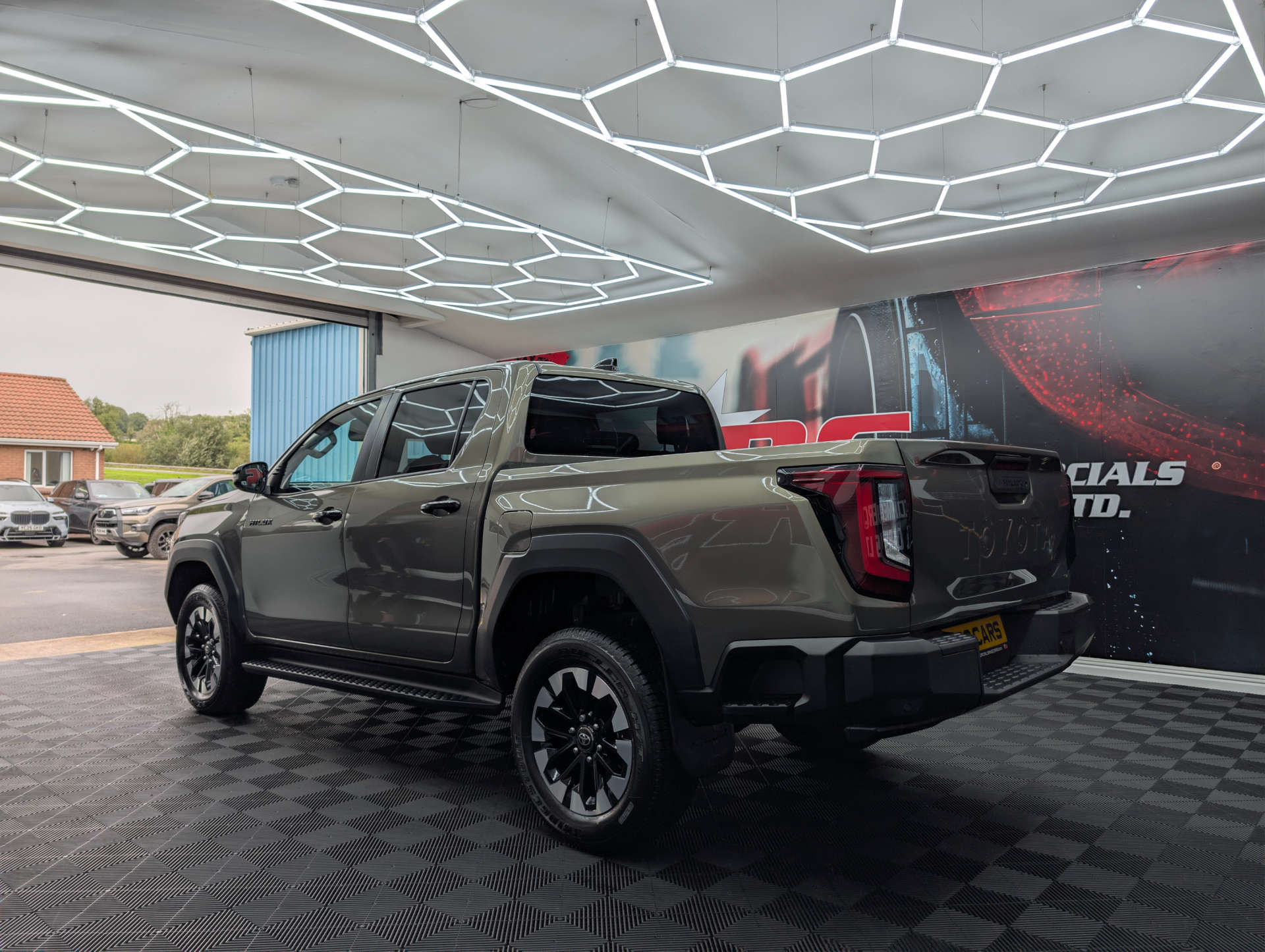 2026 TOYOTA HILUX 2.8 D-4D-h Invincible Pickup Double Cab 4dr Diesel Hybrid Auto AWD Euro 6 (204 ps) - vehicle photo 4 for sale on PureCar