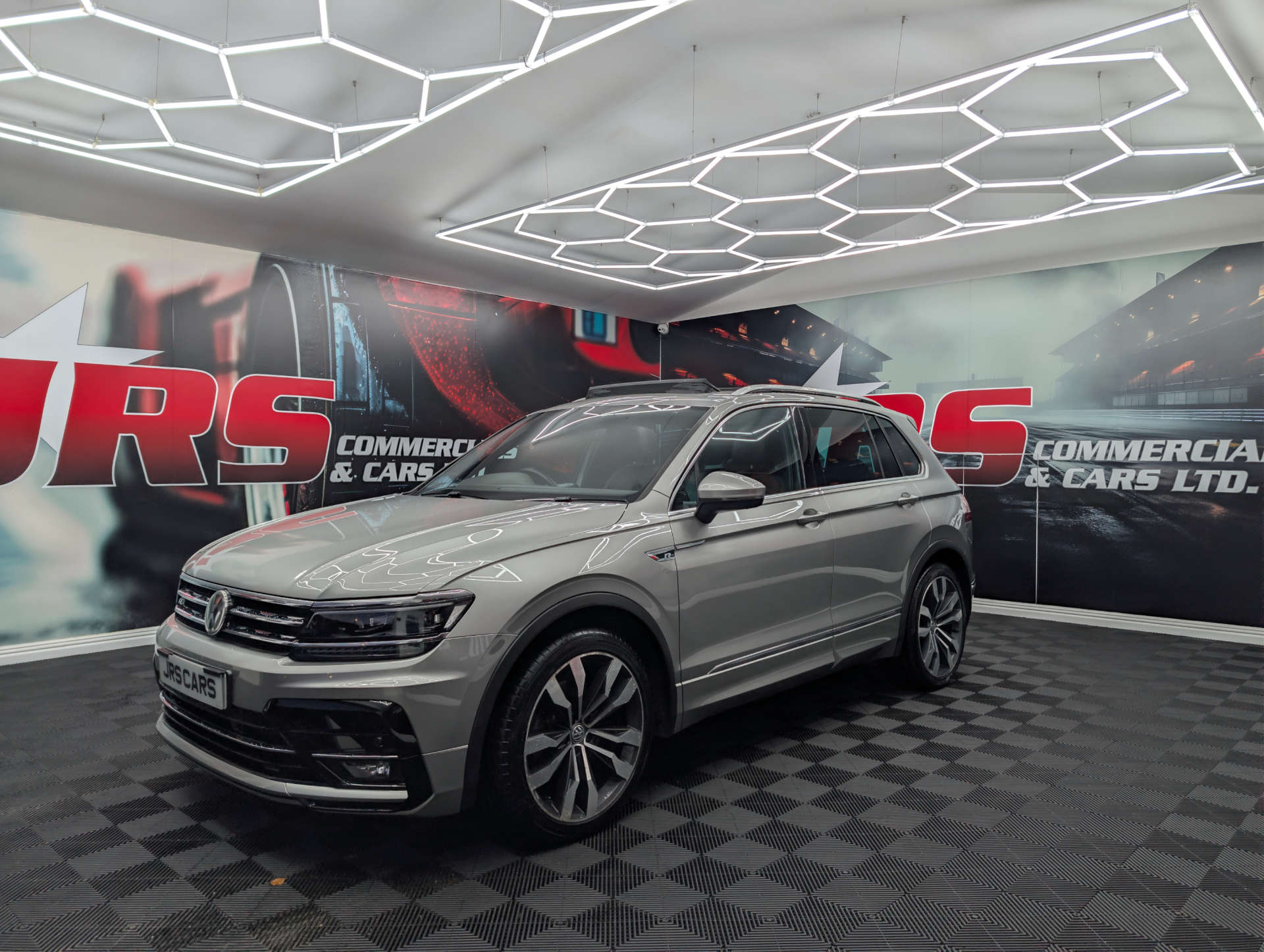 2018 VOLKSWAGEN TIGUAN 2.0 Tiguan R-Line TDI BlueMotion Technology 4Motion Semi-Auto 4WD 5dr - vehicle photo 3 for sale on PureCar