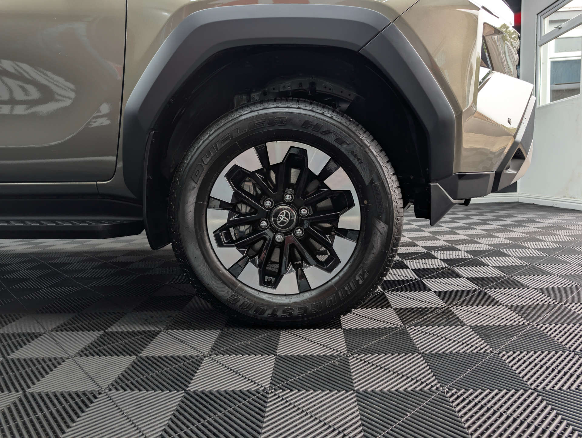2026 TOYOTA HILUX 2.8 D-4D-h Invincible Pickup Double Cab 4dr Diesel Hybrid Auto AWD Euro 6 (204 ps) - vehicle photo 7 for sale on PureCar