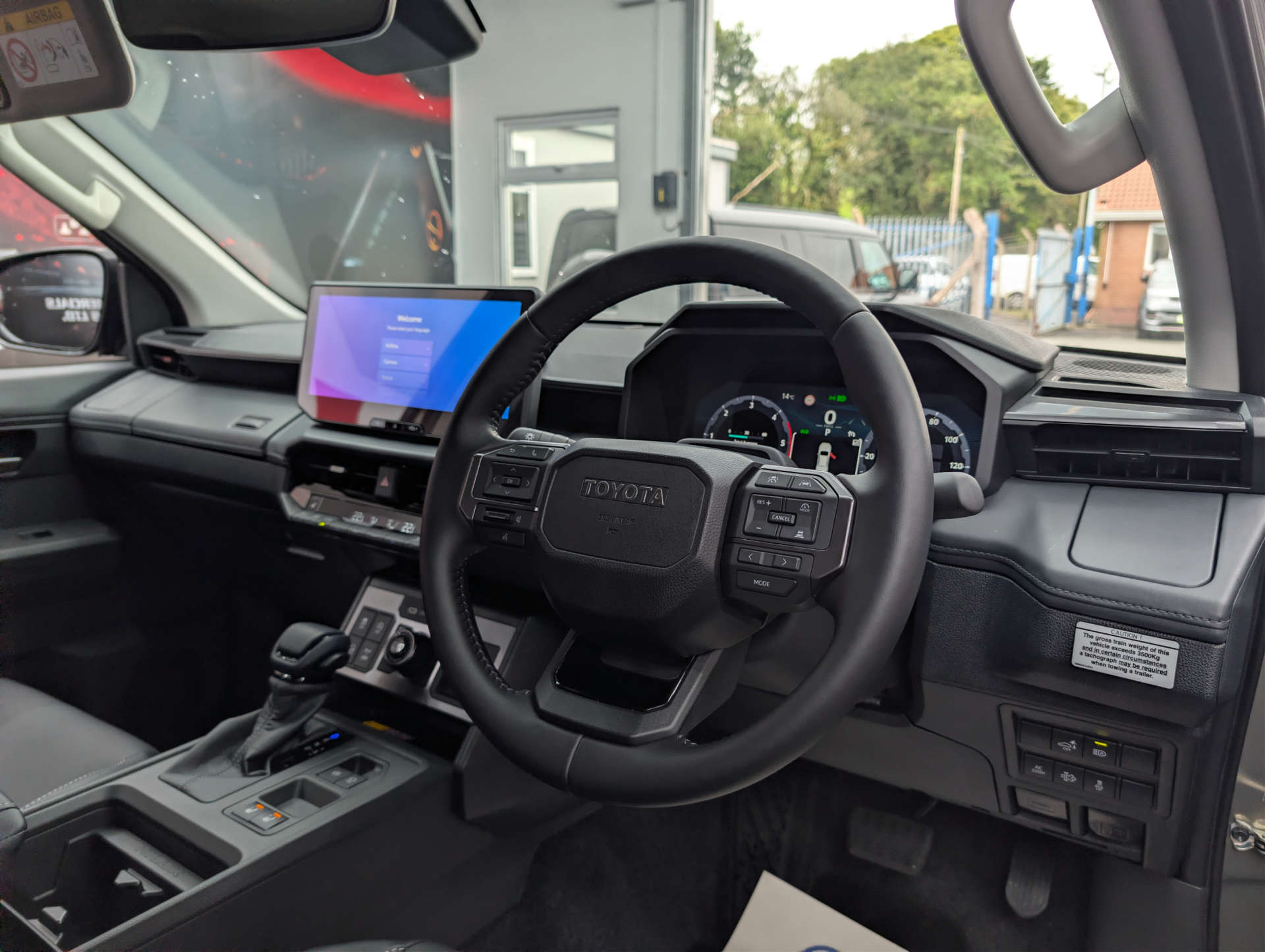 2026 TOYOTA HILUX 2.8 D-4D-h Invincible Pickup Double Cab 4dr Diesel Hybrid Auto AWD Euro 6 (204 ps) - vehicle photo 12 for sale on PureCar