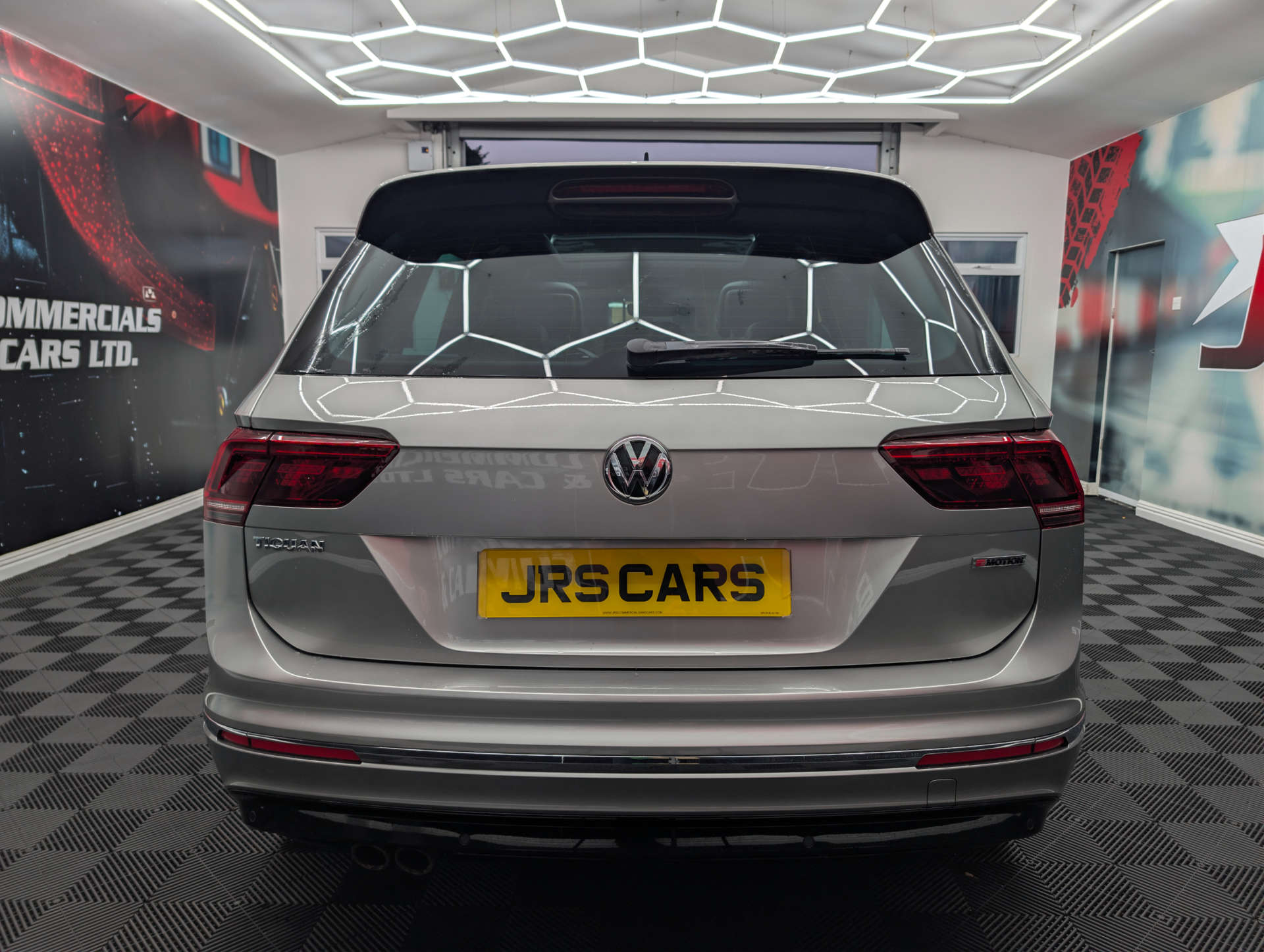 2018 VOLKSWAGEN TIGUAN 2.0 Tiguan R-Line TDI BlueMotion Technology 4Motion Semi-Auto 4WD 5dr - vehicle photo 5 for sale on PureCar