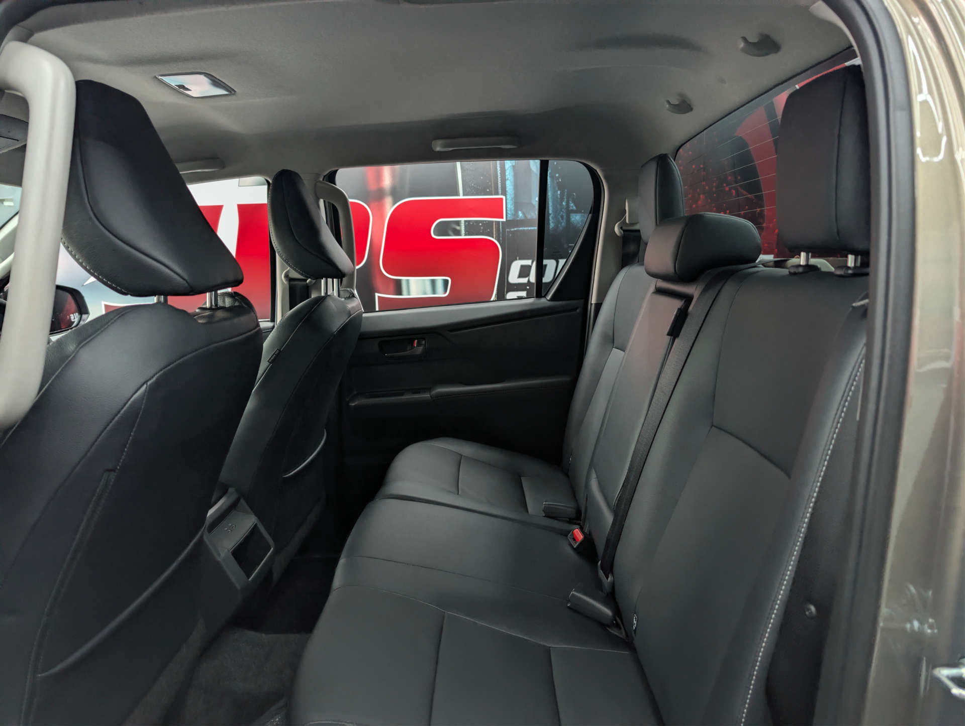 2026 TOYOTA HILUX 2.8 D-4D-h Invincible Pickup Double Cab 4dr Diesel Hybrid Auto AWD Euro 6 (204 ps) - vehicle photo 20 for sale on PureCar