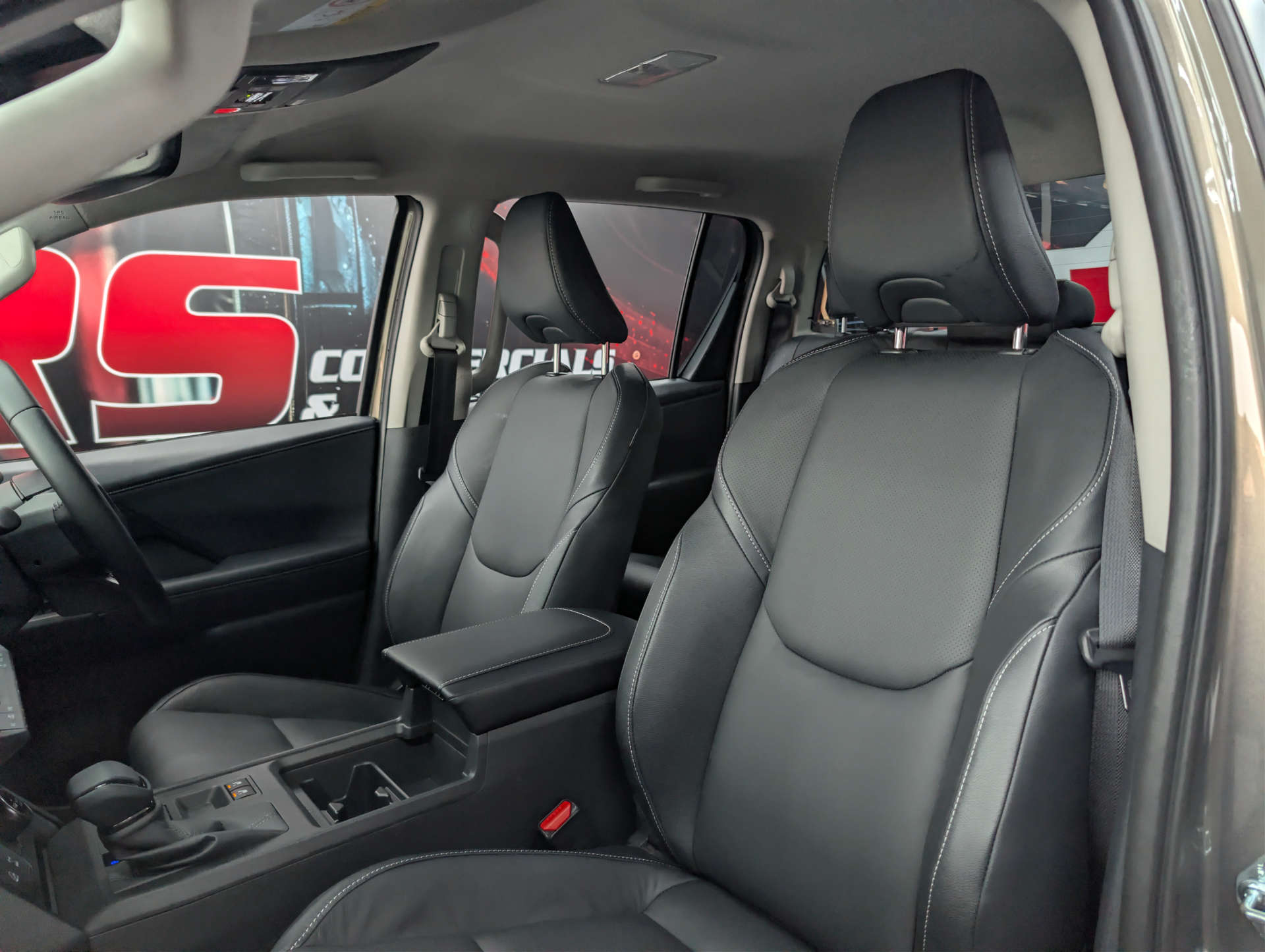 2026 TOYOTA HILUX 2.8 D-4D-h Invincible Pickup Double Cab 4dr Diesel Hybrid Auto AWD Euro 6 (204 ps) - vehicle photo 23 for sale on PureCar