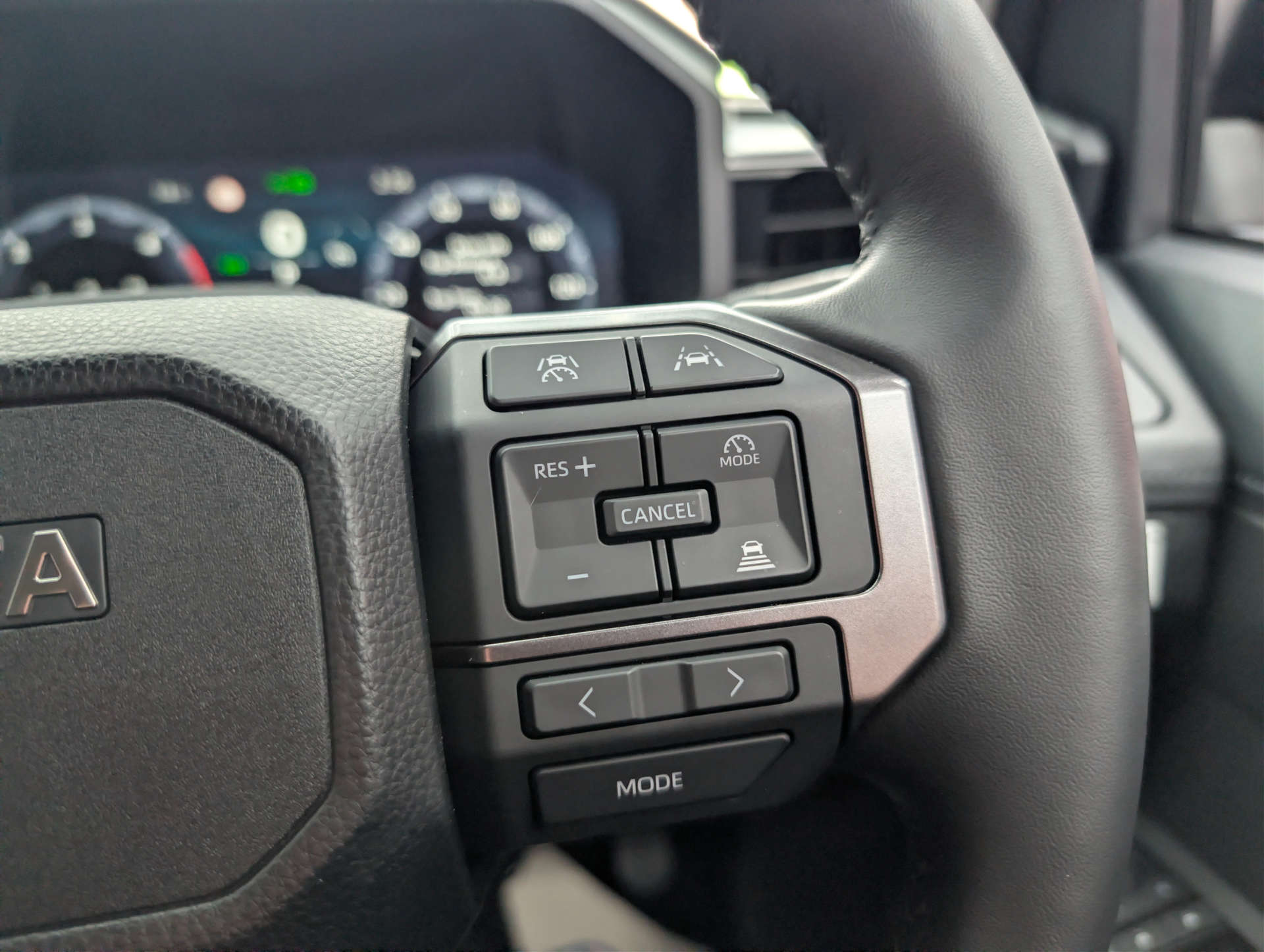2026 TOYOTA HILUX 2.8 D-4D-h Invincible Pickup Double Cab 4dr Diesel Hybrid Auto AWD Euro 6 (204 ps) - vehicle photo 28 for sale on PureCar