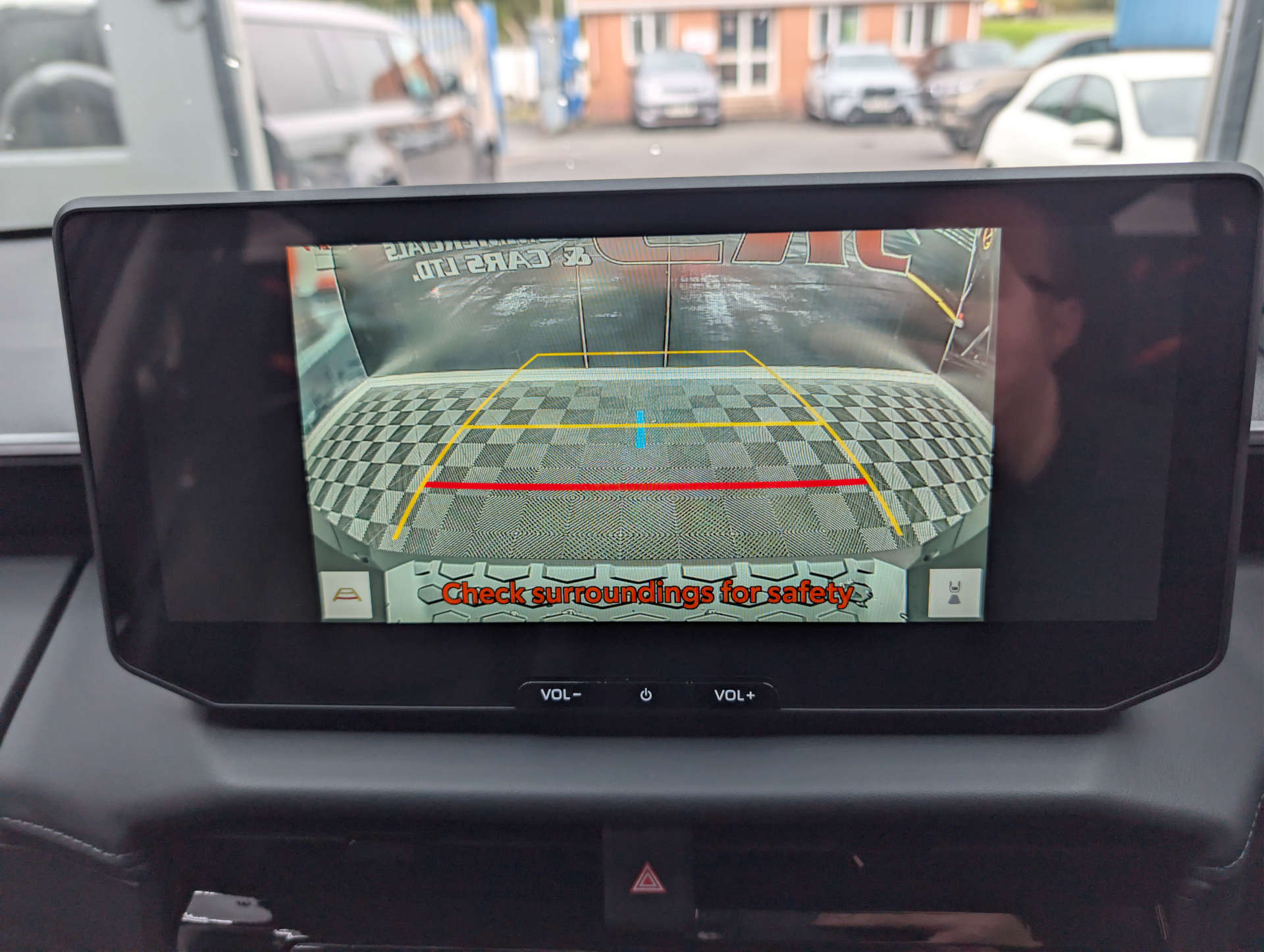 2026 TOYOTA HILUX 2.8 D-4D-h Invincible Pickup Double Cab 4dr Diesel Hybrid Auto AWD Euro 6 (204 ps) - vehicle photo 32 for sale on PureCar