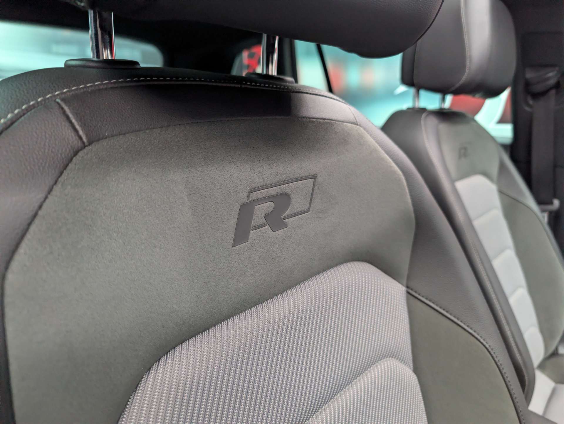 2018 VOLKSWAGEN TIGUAN 2.0 Tiguan R-Line TDI BlueMotion Technology 4Motion Semi-Auto 4WD 5dr - vehicle photo 11 for sale on PureCar