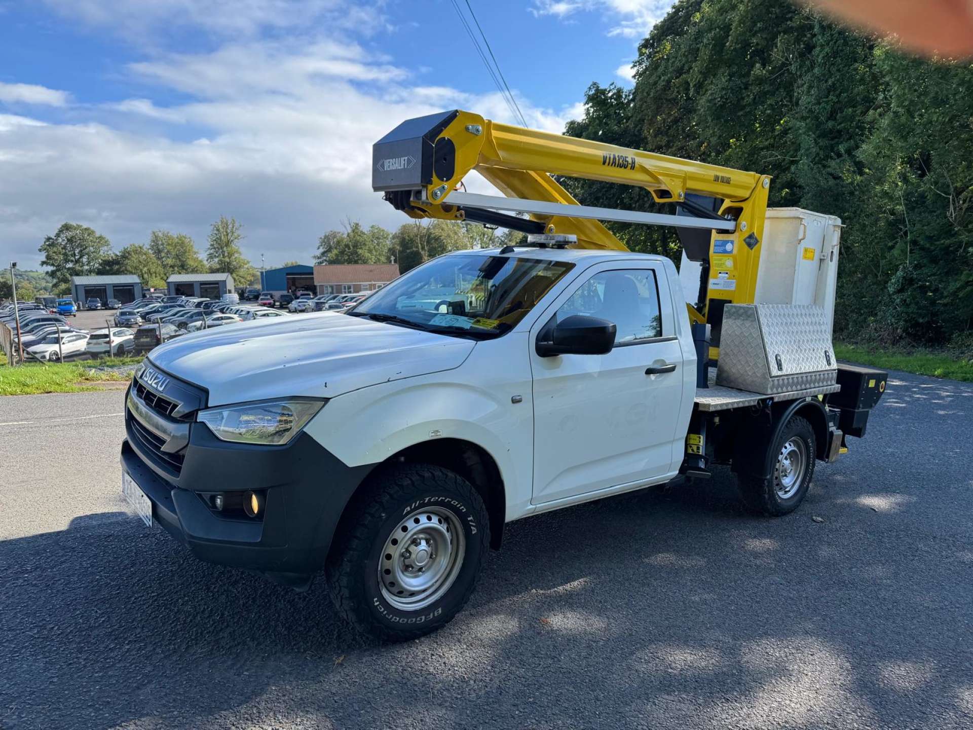 2023 ISUZU D-MAX Versalift Cherry Picker - vehicle photo 2 for sale on PureCar